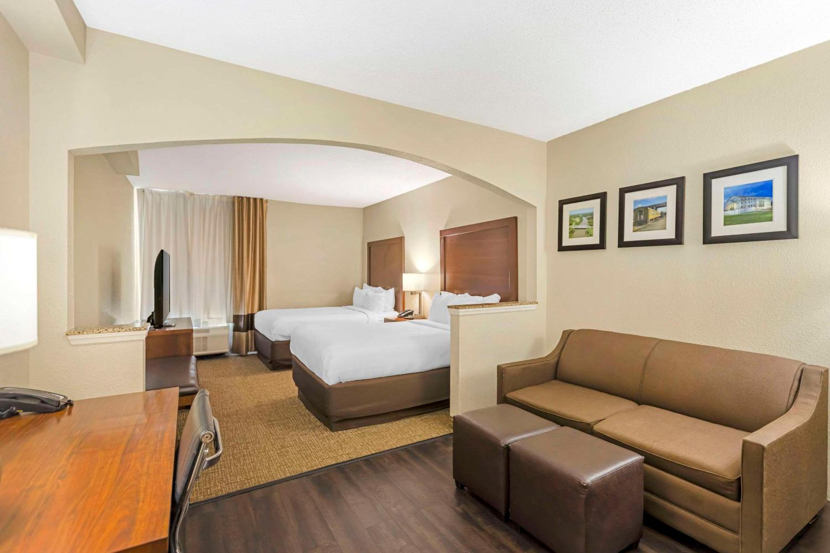 Double Room with Two Double Beds - Non-Smoking photo 3