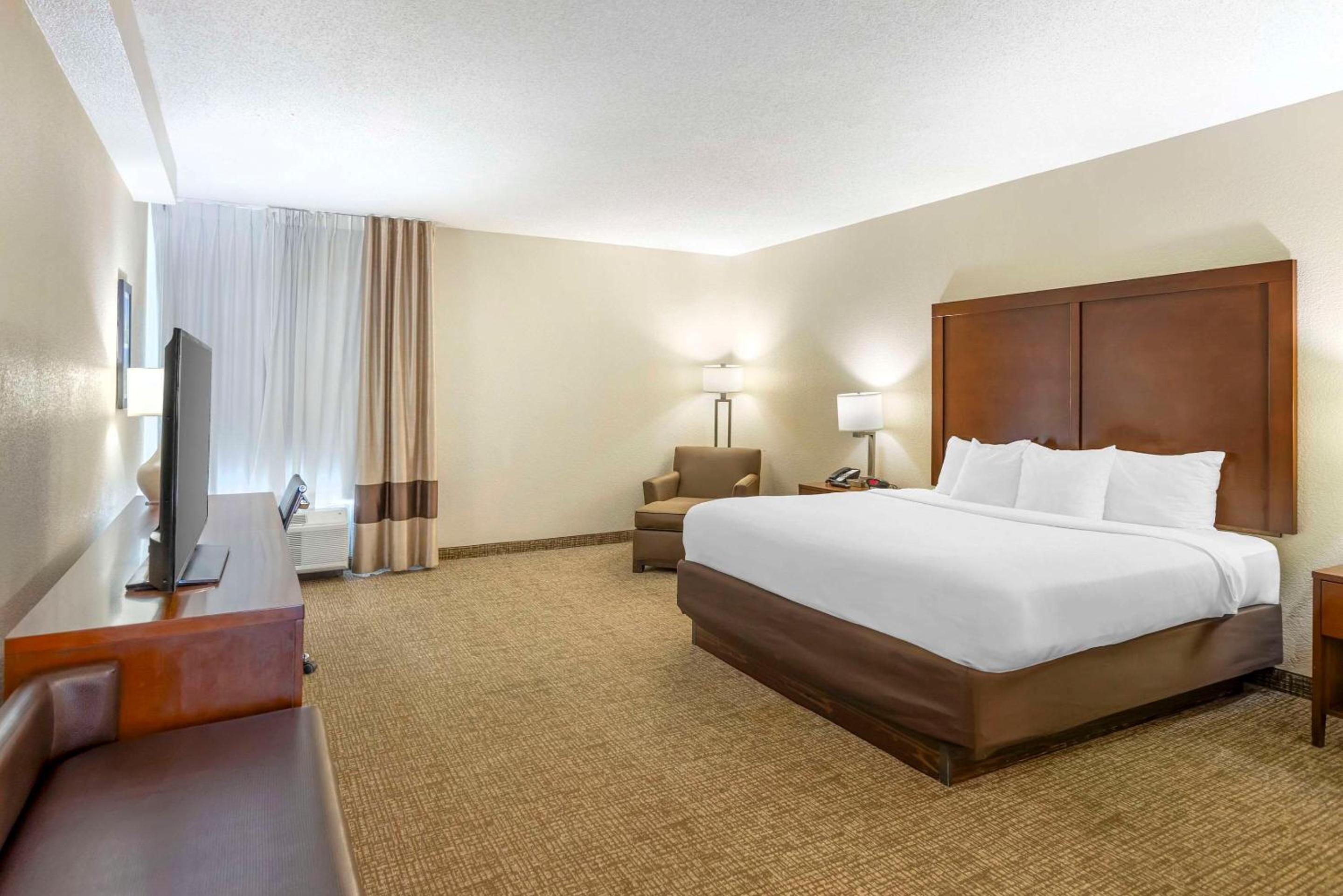 King Room - Non-Smoking photo 1