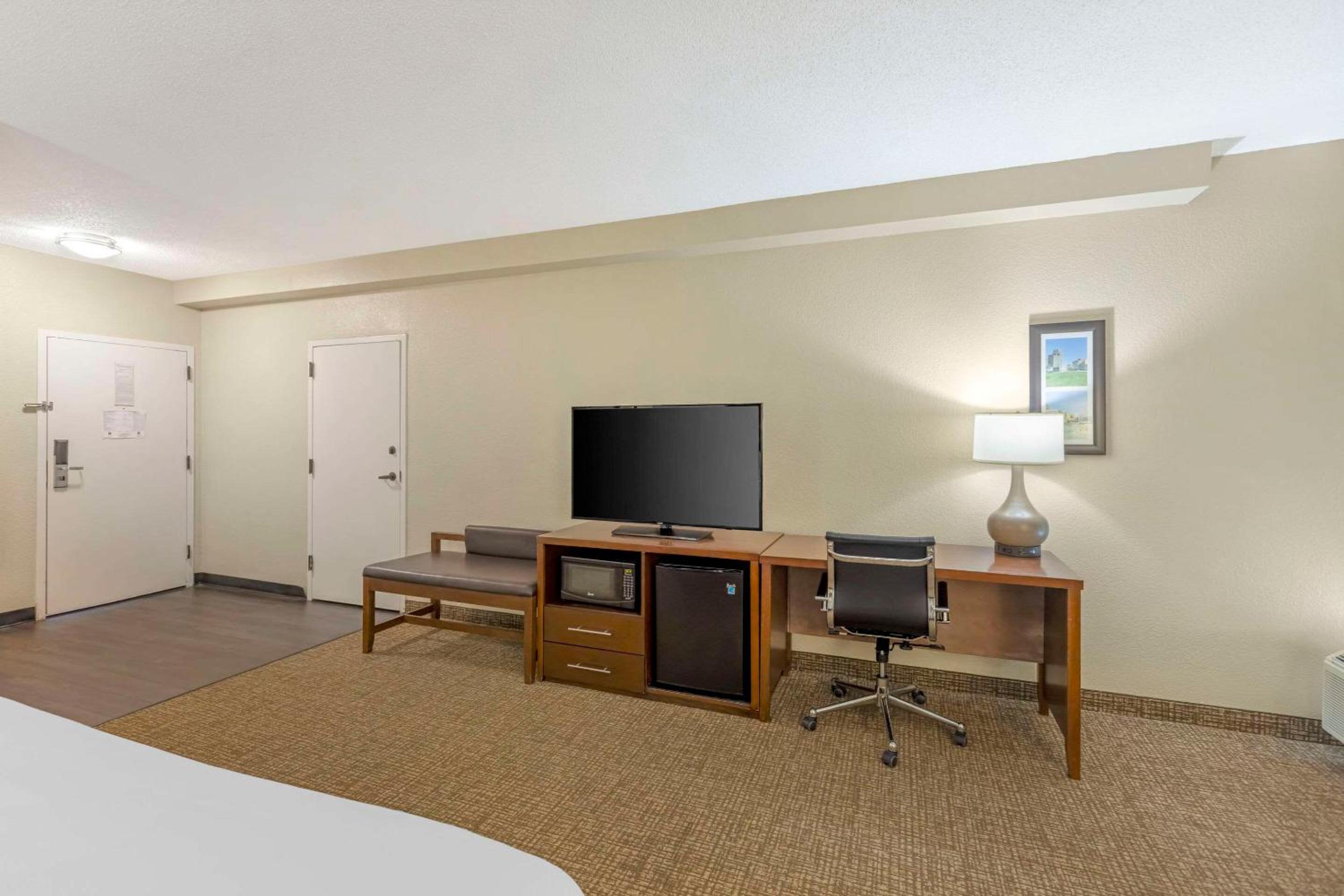 King Room - Non-Smoking photo 3