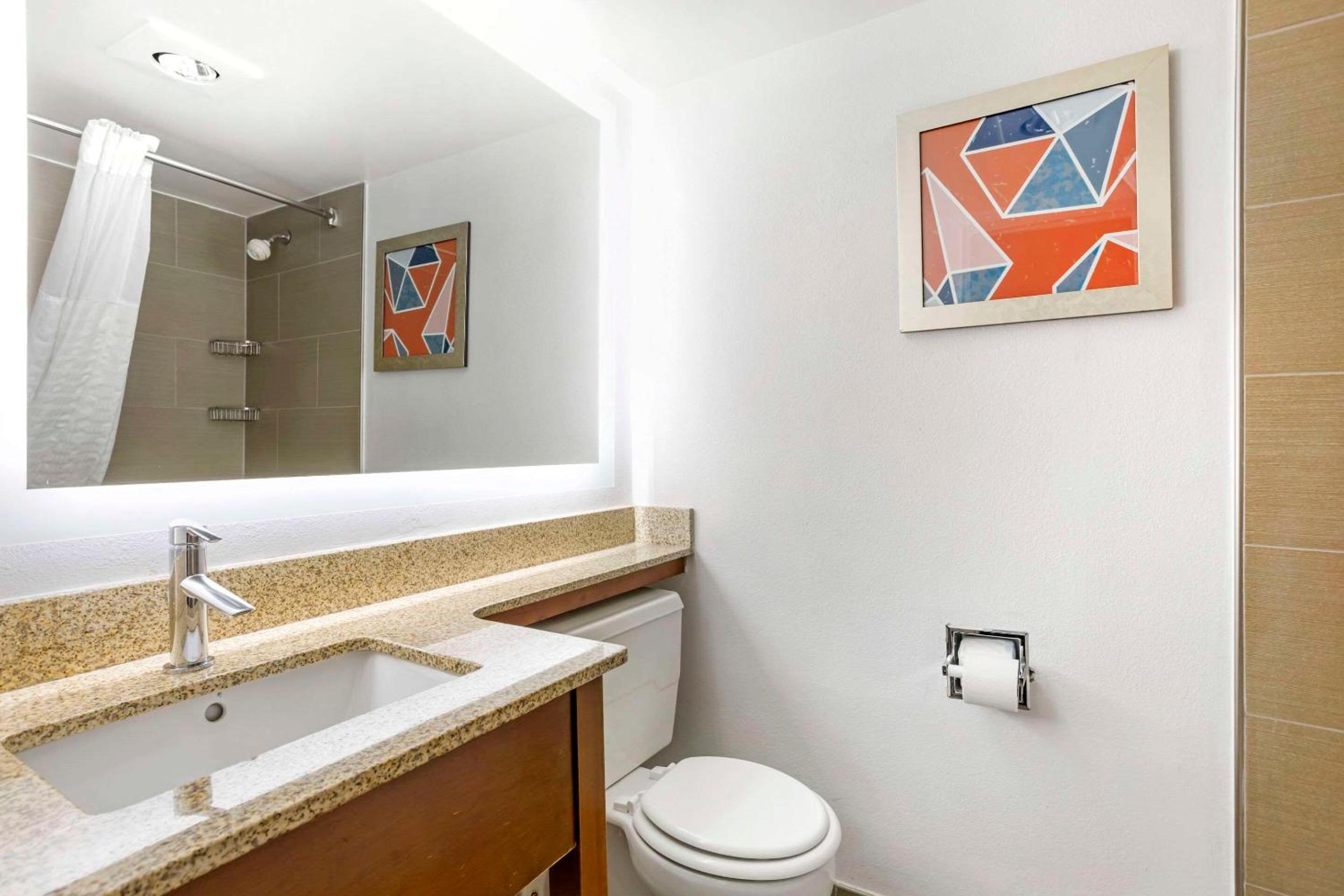 King Room - Non-Smoking - Photo 6