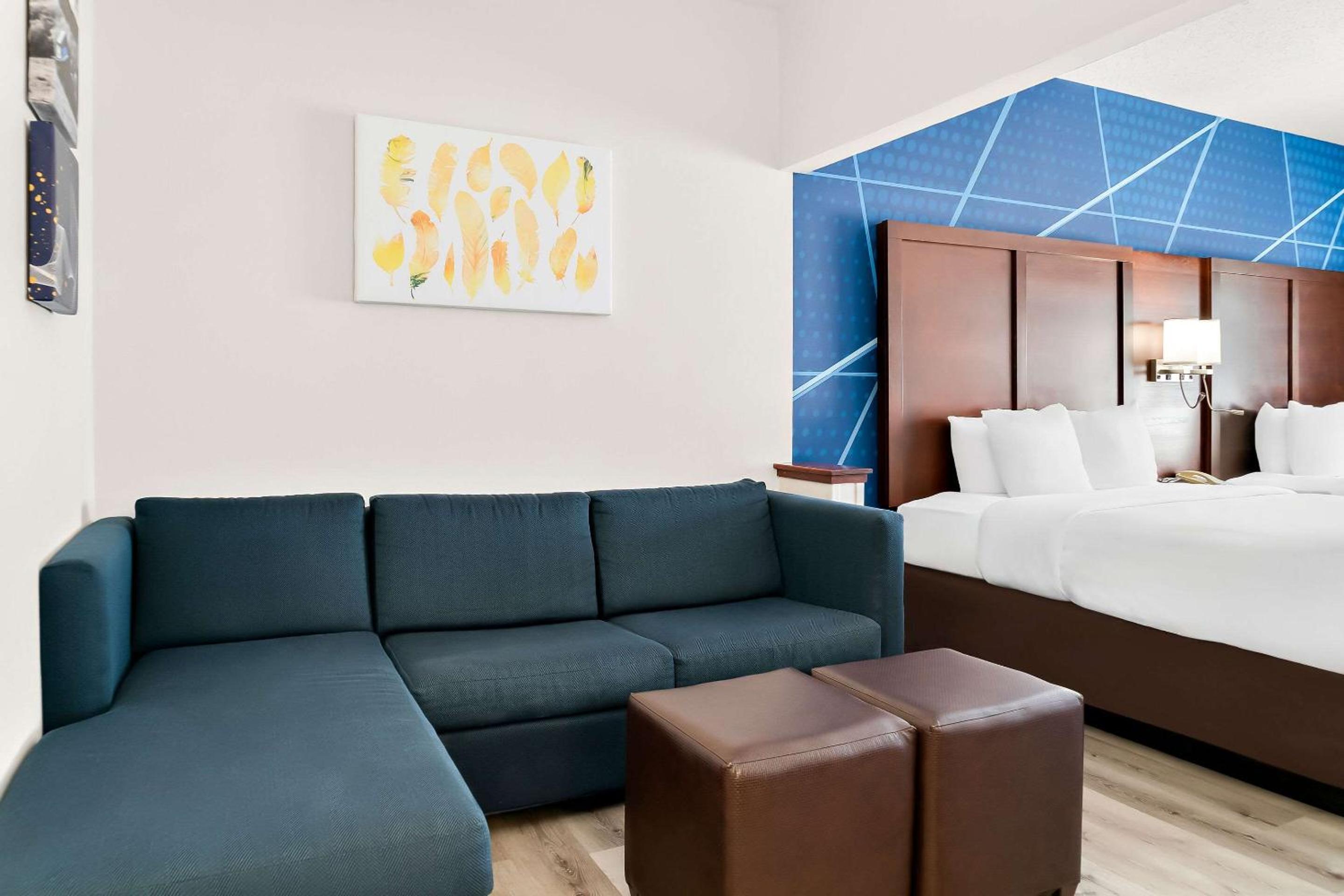 Queen Suite - Photo 3