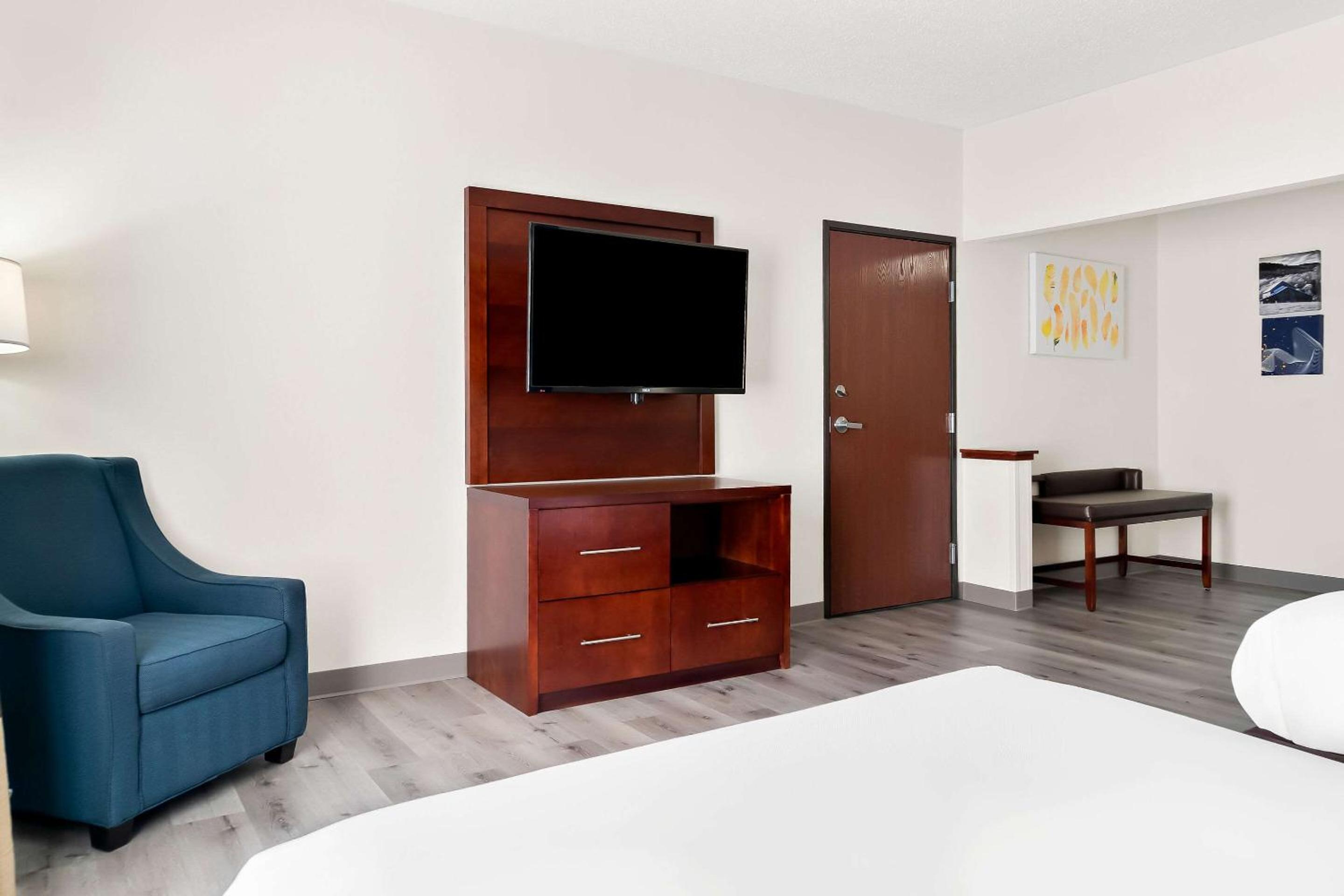 Queen Suite - Disability Access - Photo 5