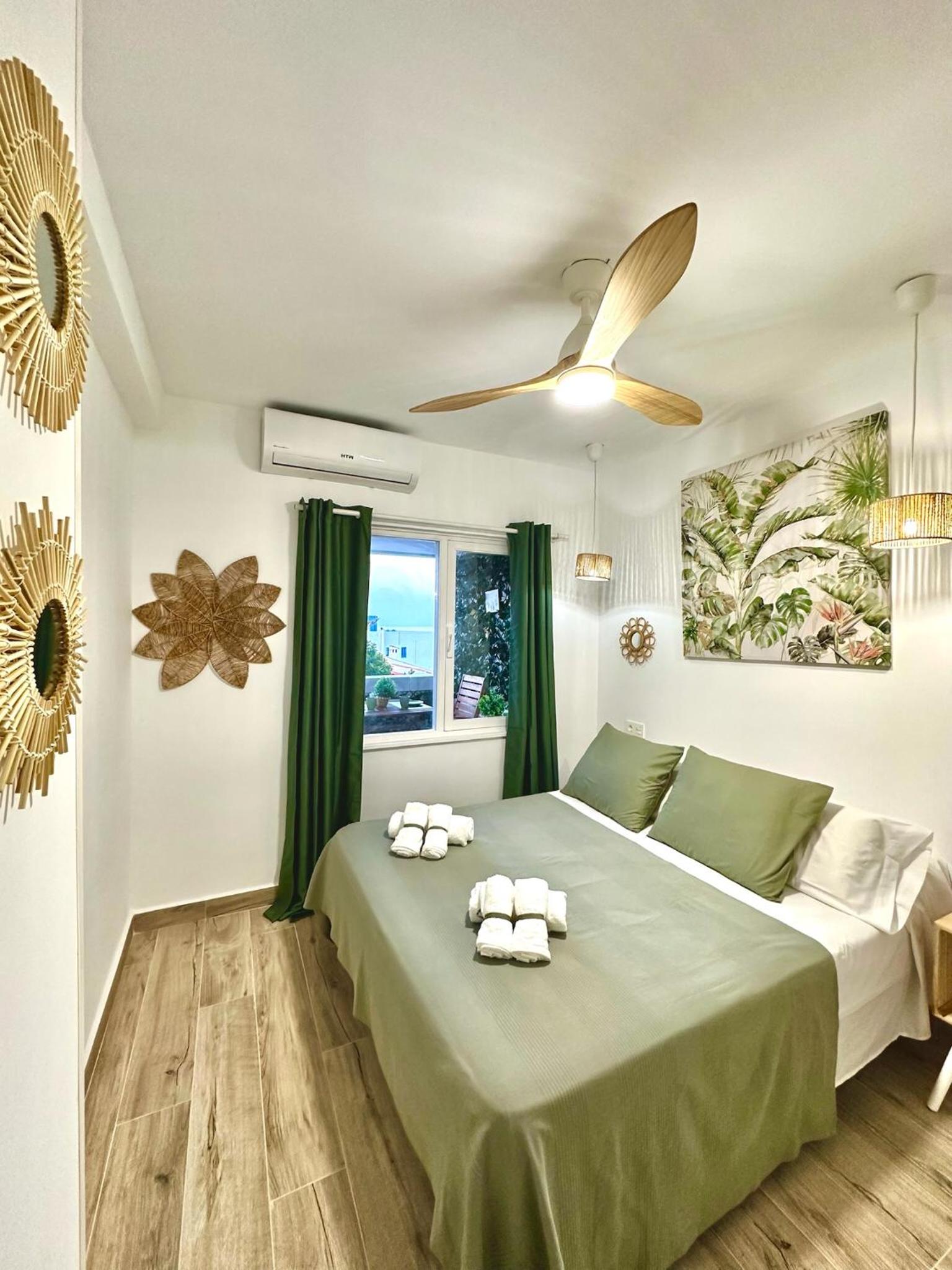 One-Bedroom Apartment with Sea View and Balcony