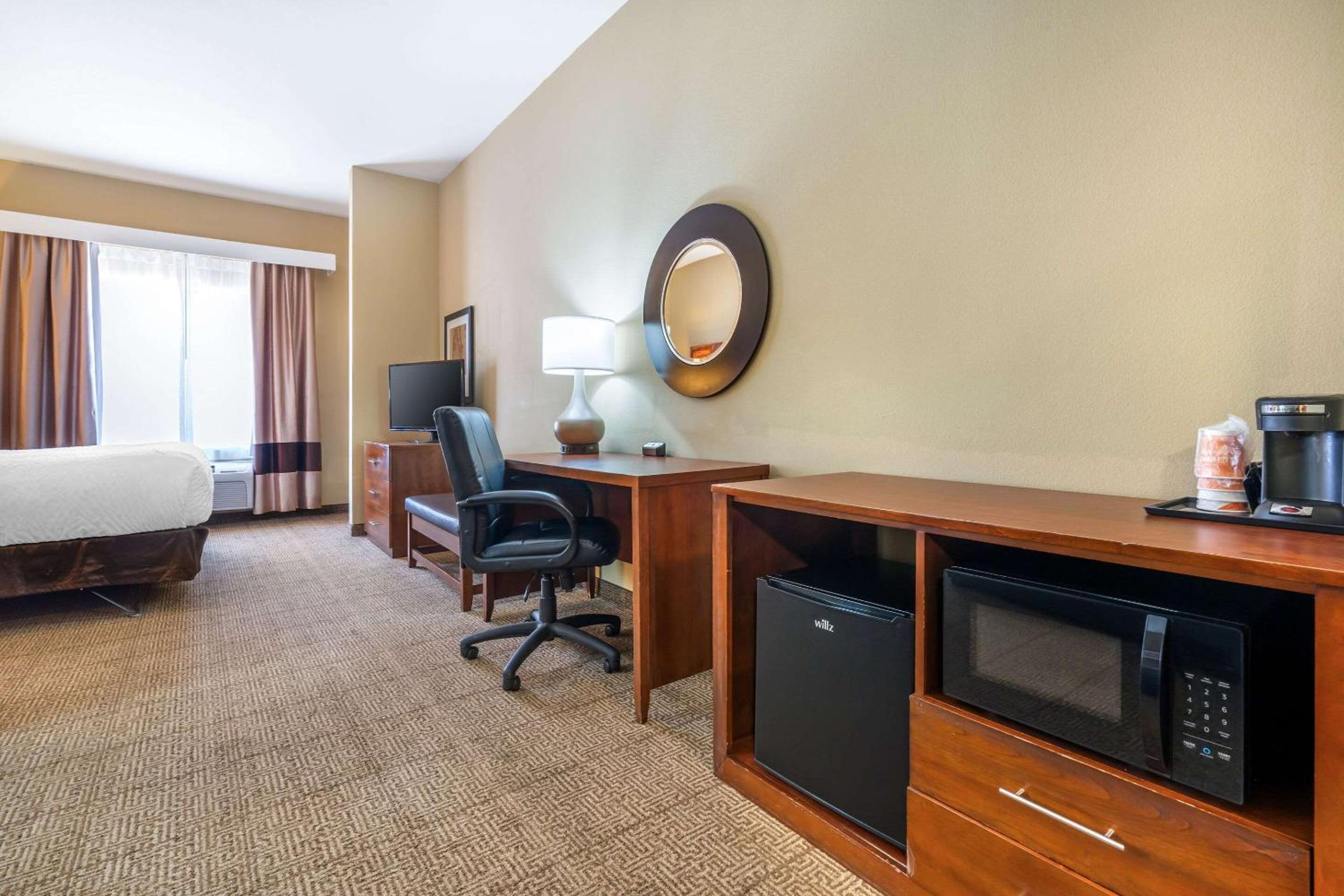 King Suite - Disability Access/Non-Smoking - Photo 2