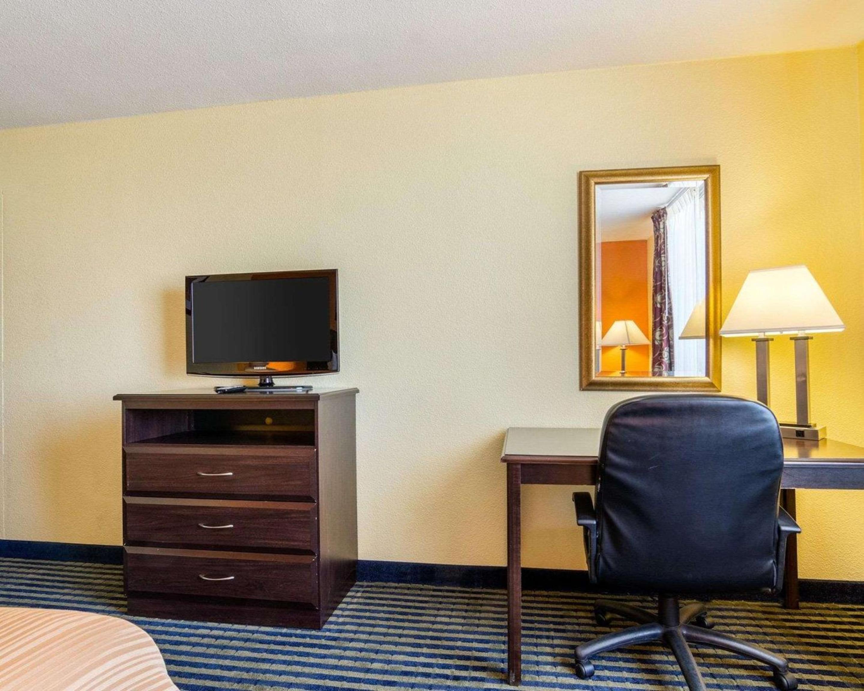 King Room - Non-Smoking photo 3