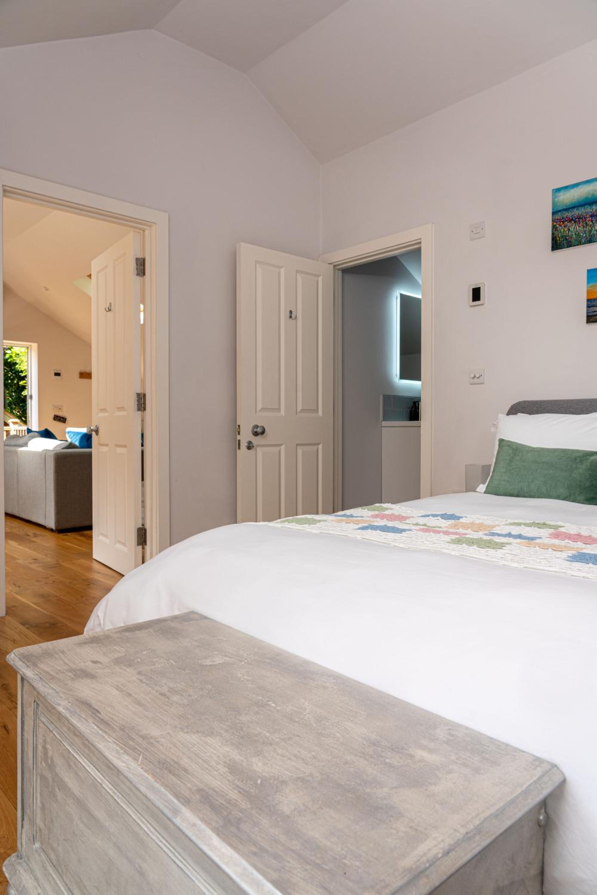 One-Bedroom Apartment - Photo 3