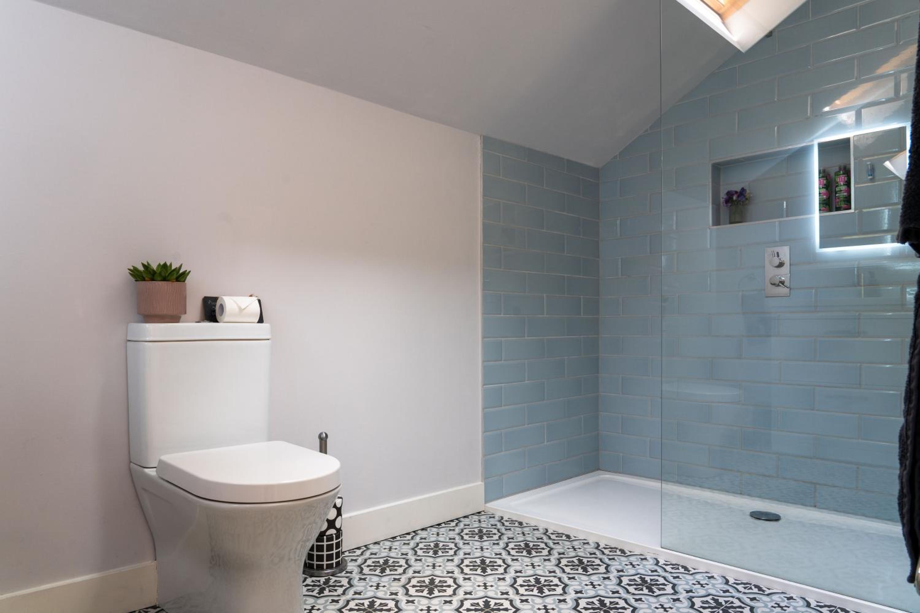 One-Bedroom Apartment - Photo 18