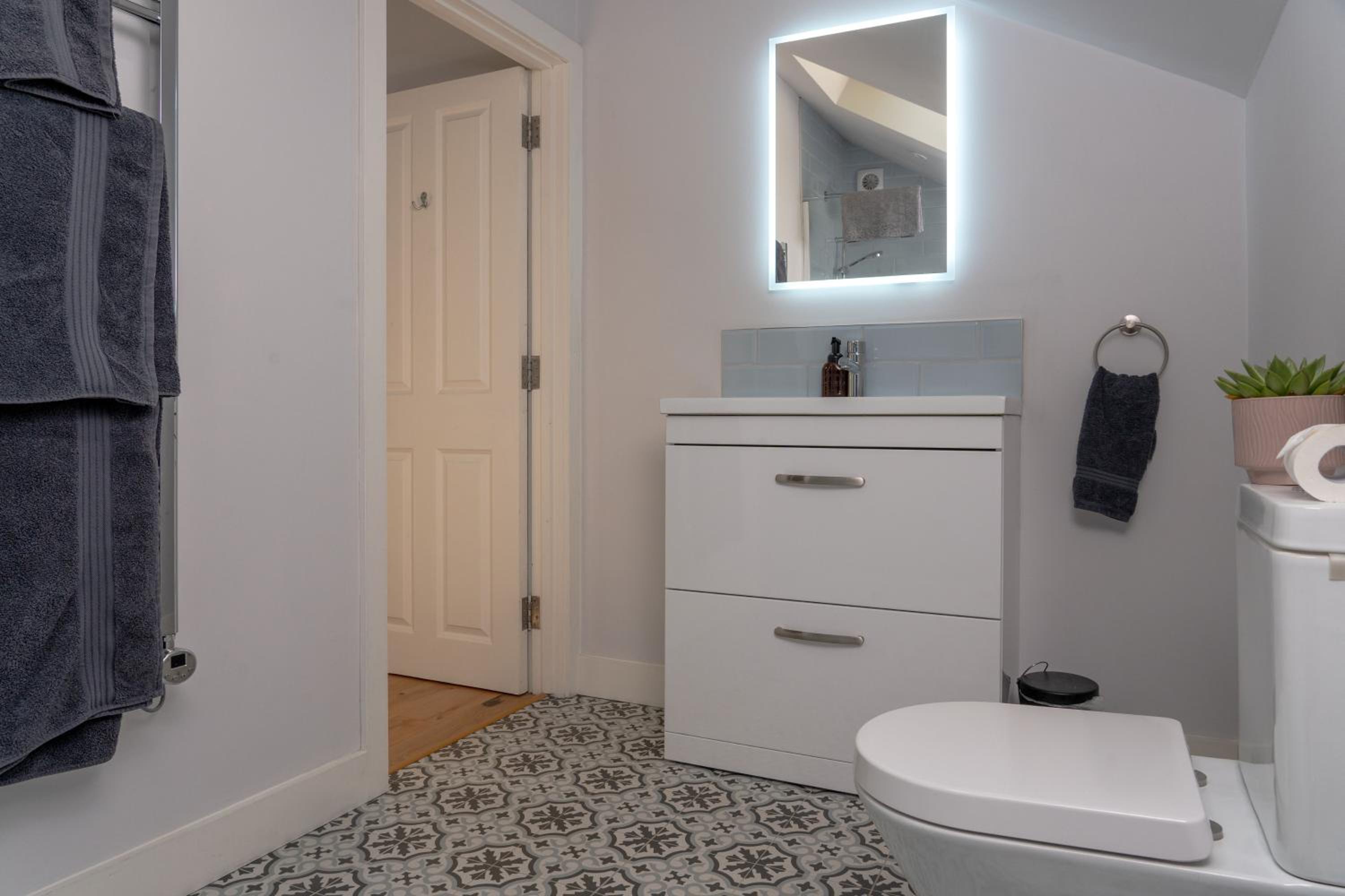 One-Bedroom Apartment - Photo 29