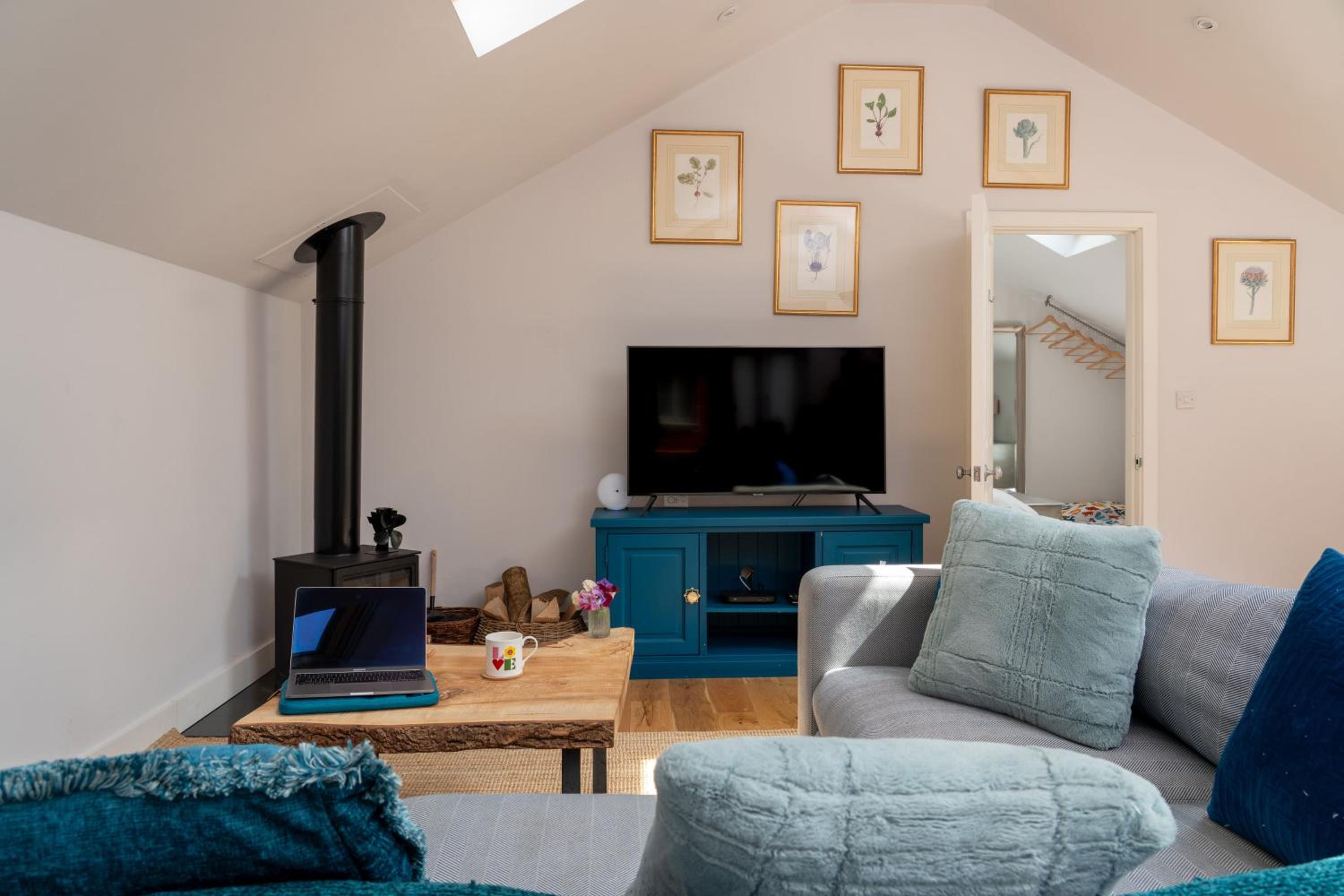 One-Bedroom Apartment - Photo 1