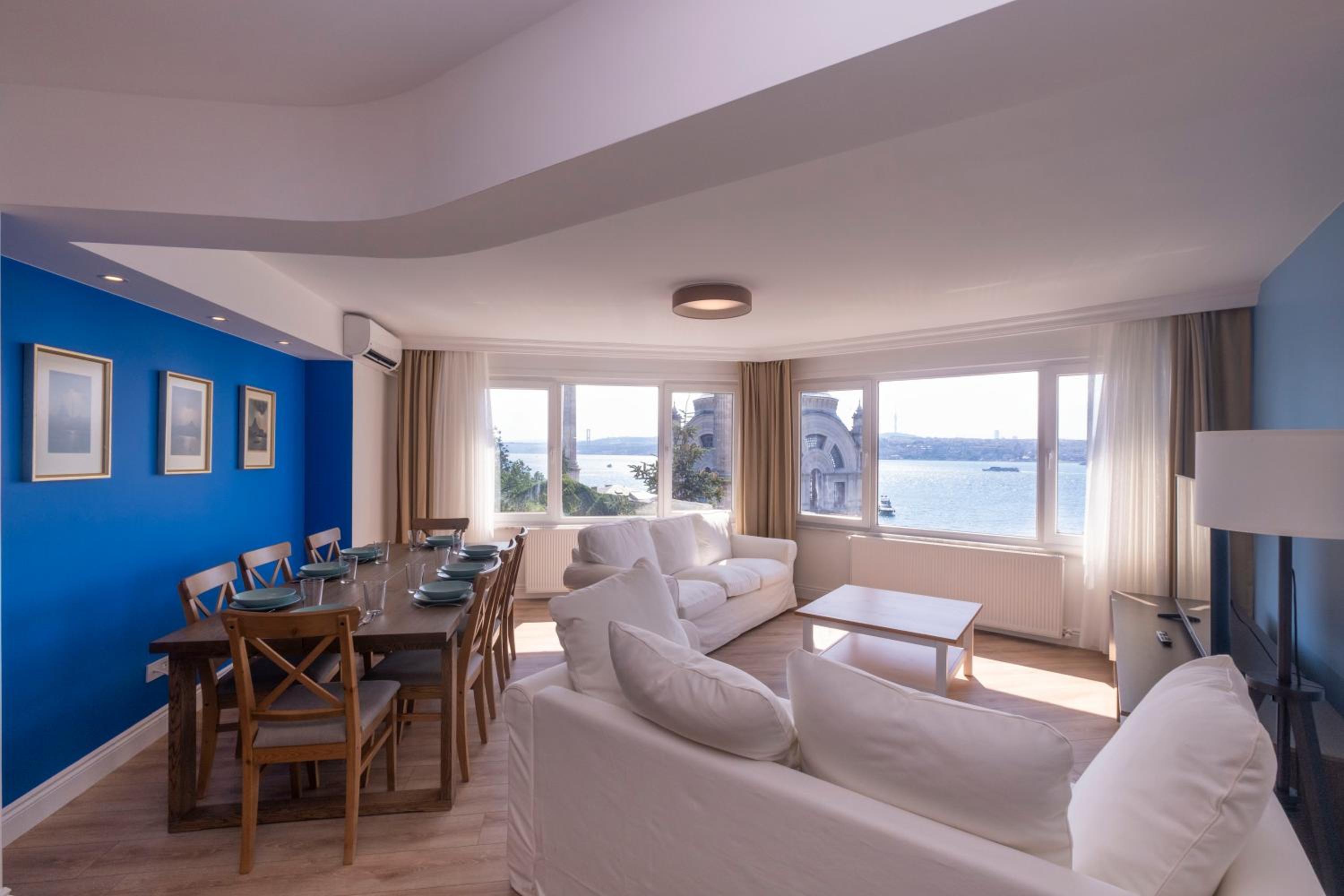 Three-Bedroom Apartment with Sea View photo 1