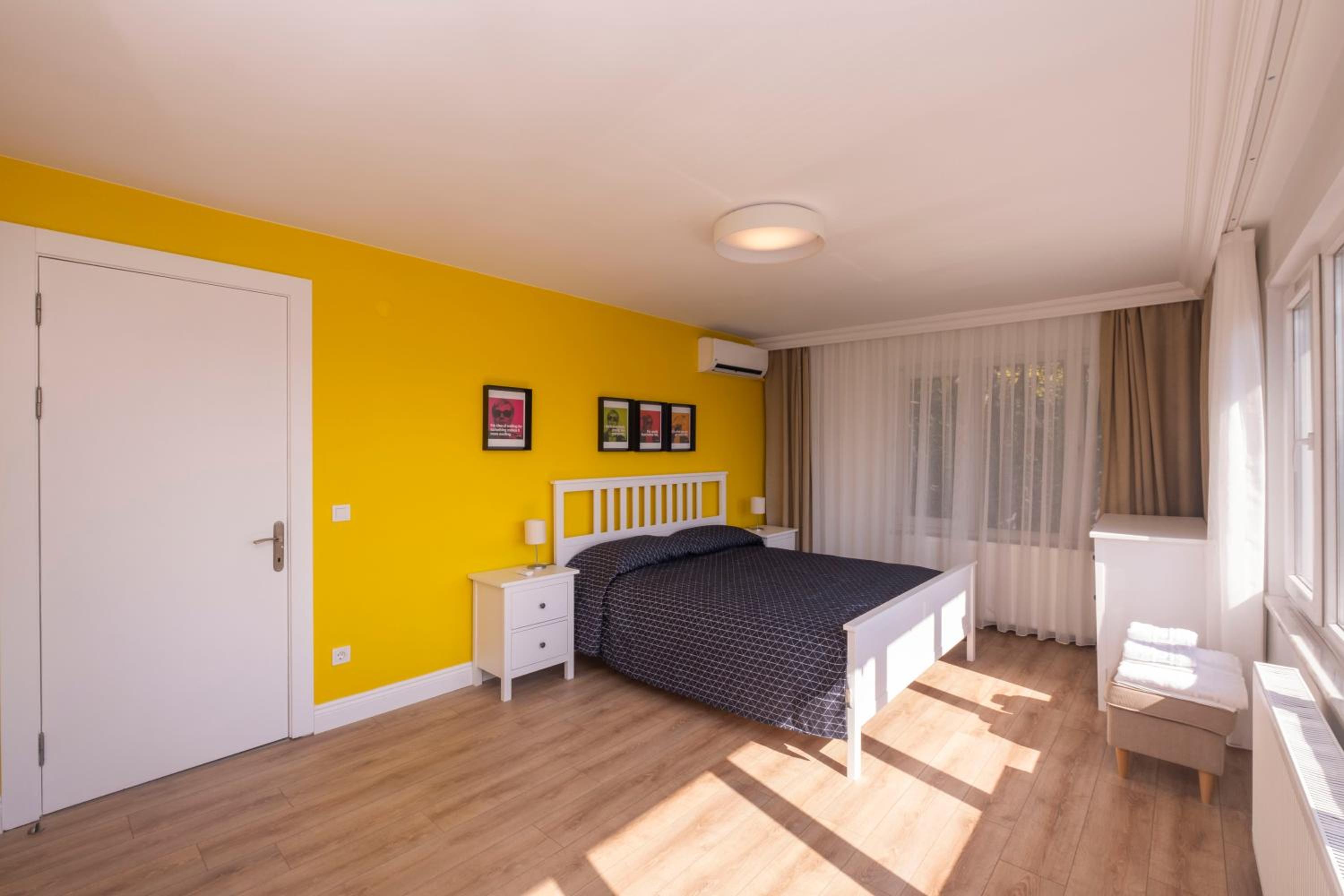 Three-Bedroom Apartment with Sea View photo 3