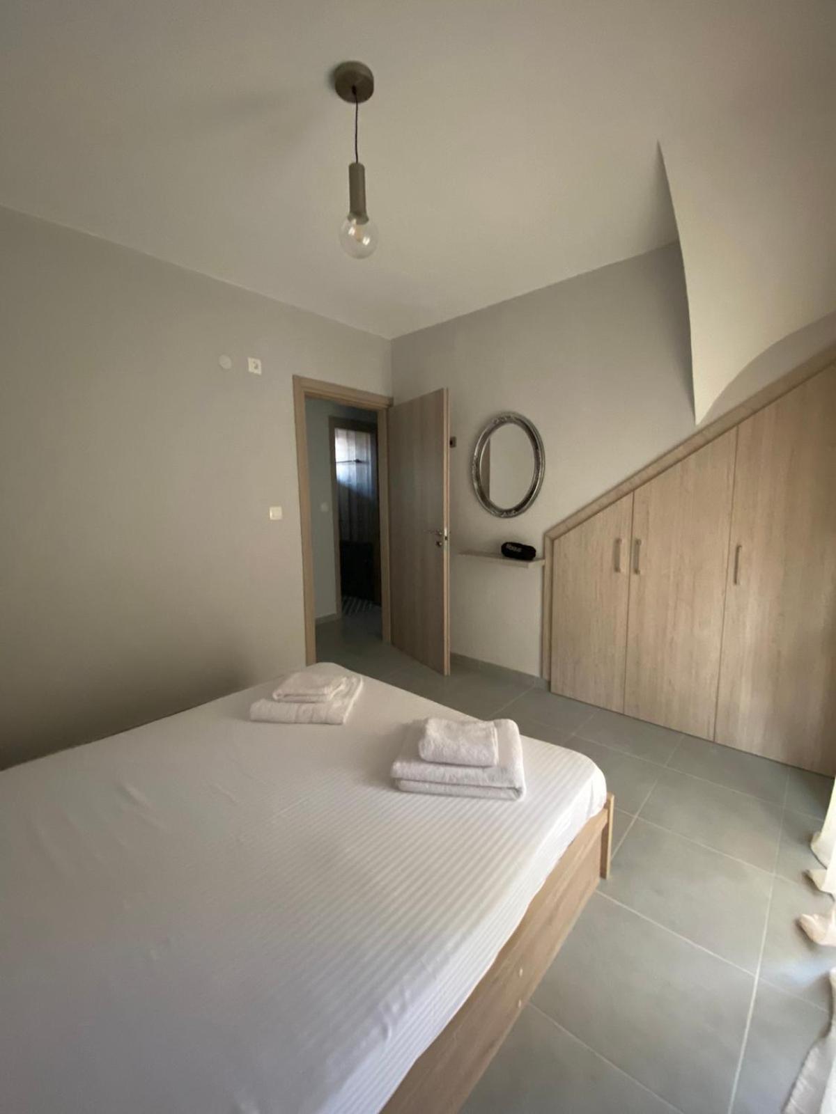 Three-Bedroom House photo 3