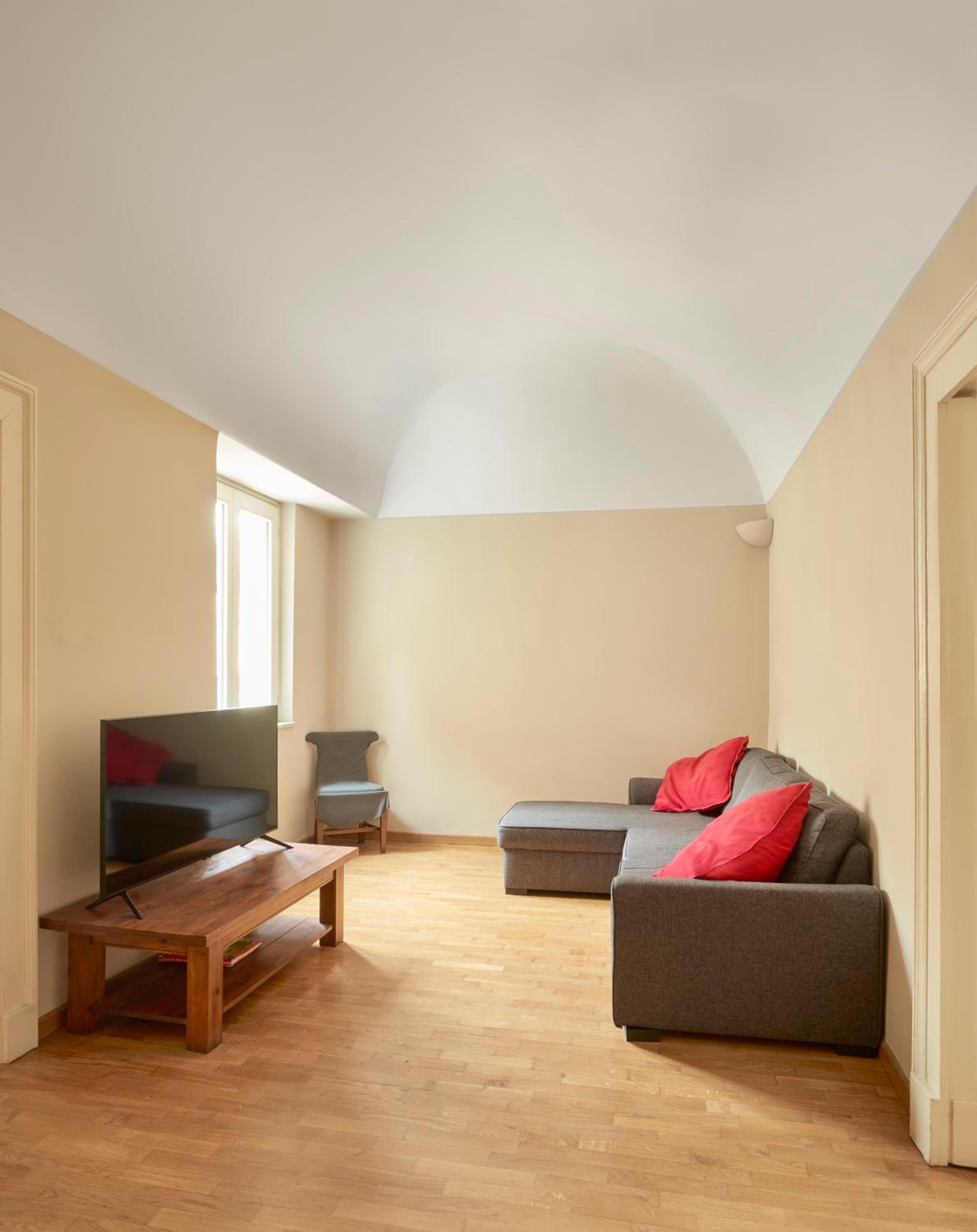 Apartment with Terrace - Photo 8