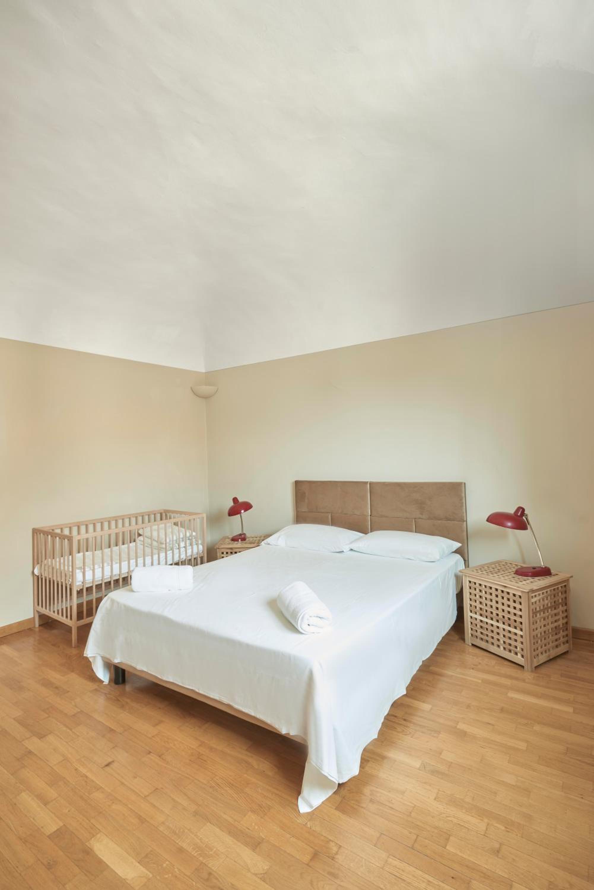 Apartment with Terrace - Photo 7
