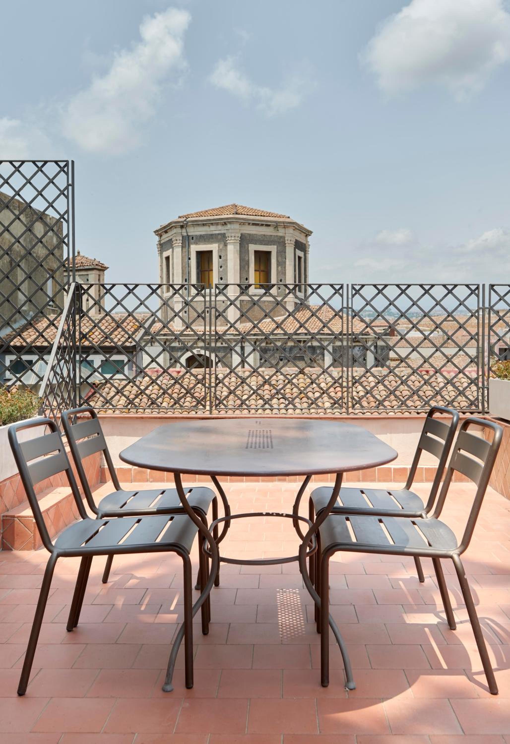 Apartment with Terrace - Photo 5