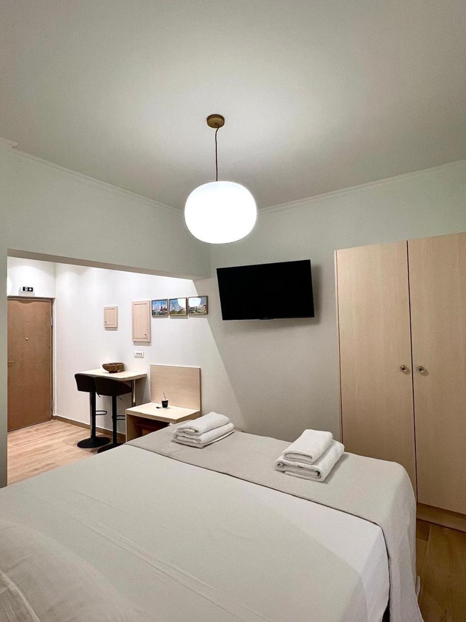 One-Bedroom Apartment photo 1