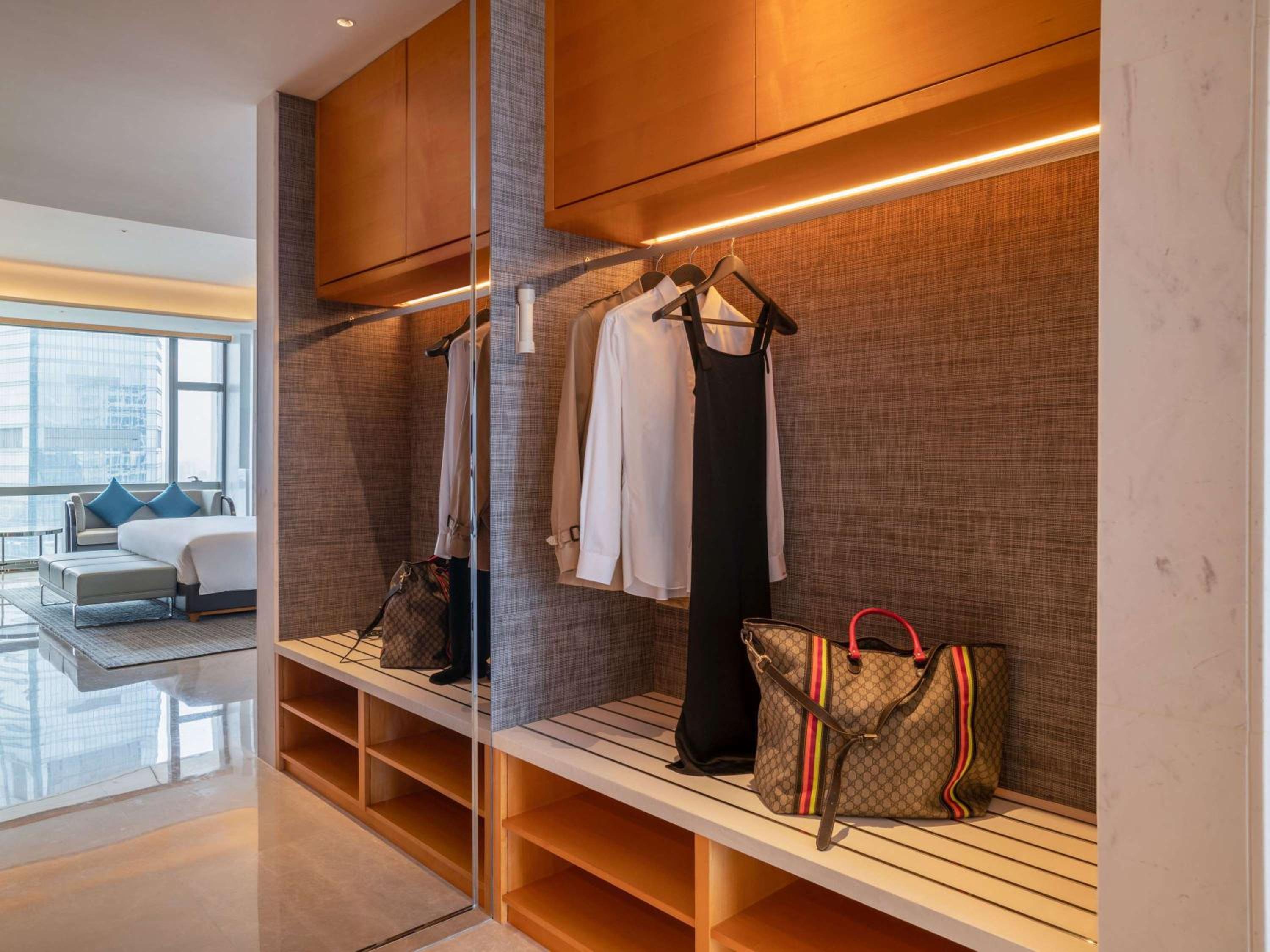Luxury Club Room, Twin Beds, City View - Photo 1