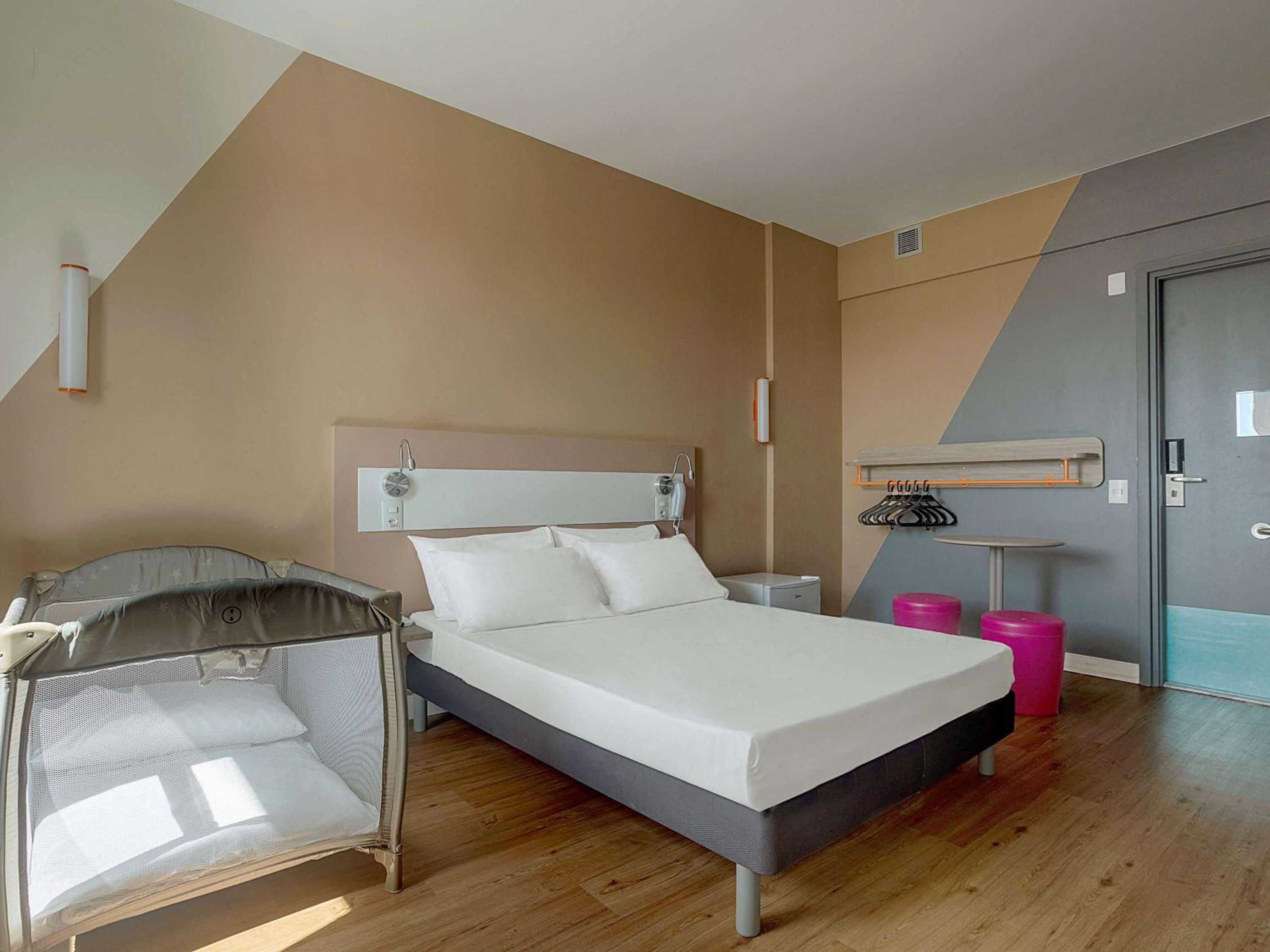 Standard Room - Disability Access - Photo 9