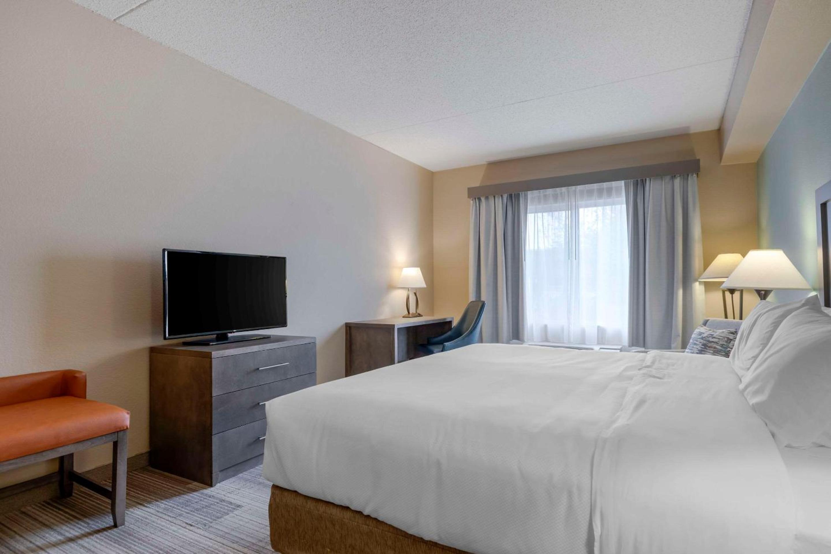 Standard King Room - Non Smoking - Photo 4