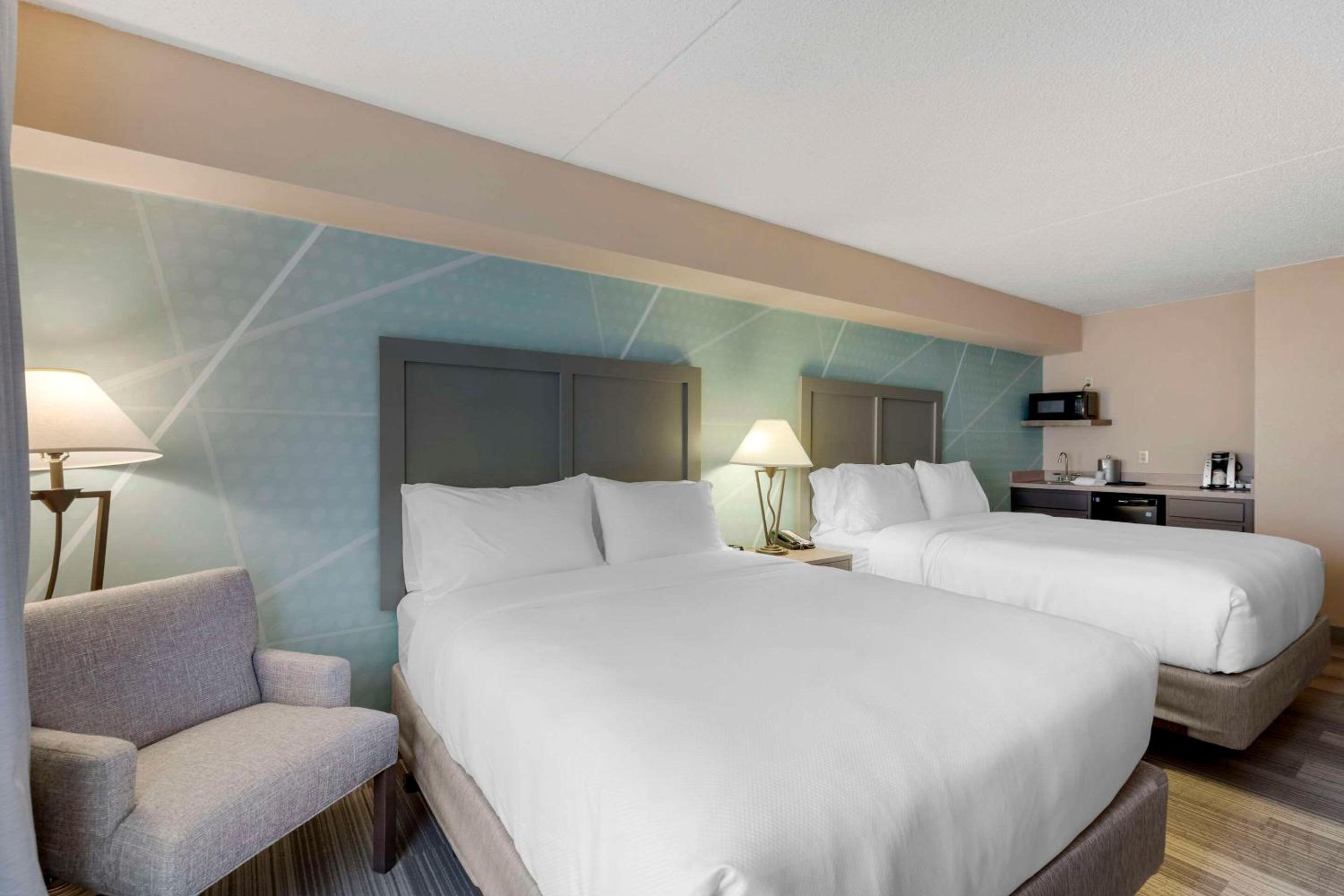 Standard Queen Room with Two Queen Beds and Kitchenette - Non Smoking - Photo 1
