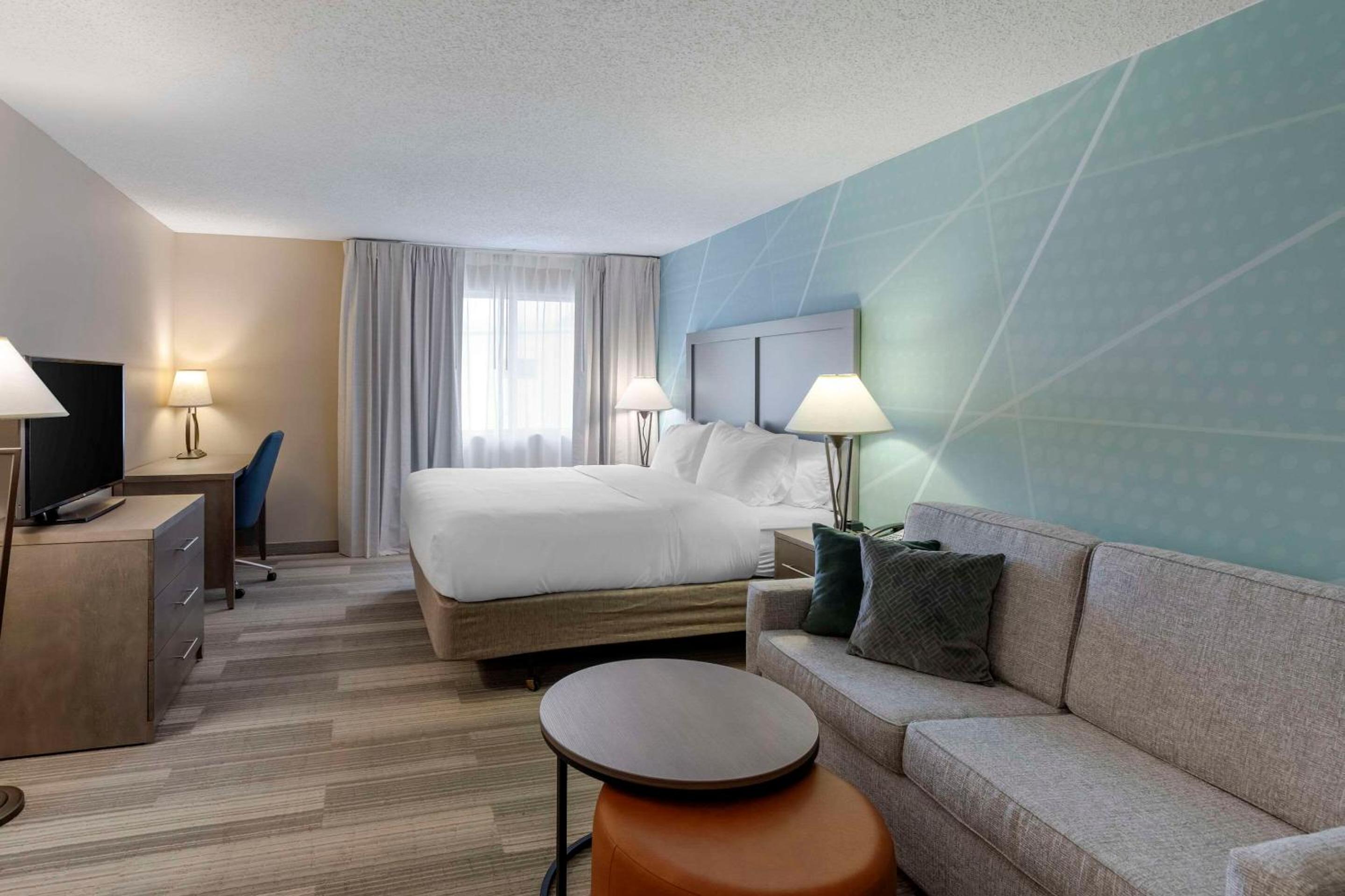 Standard King Room with Sofa Bed - Non Smoking - Photo 2