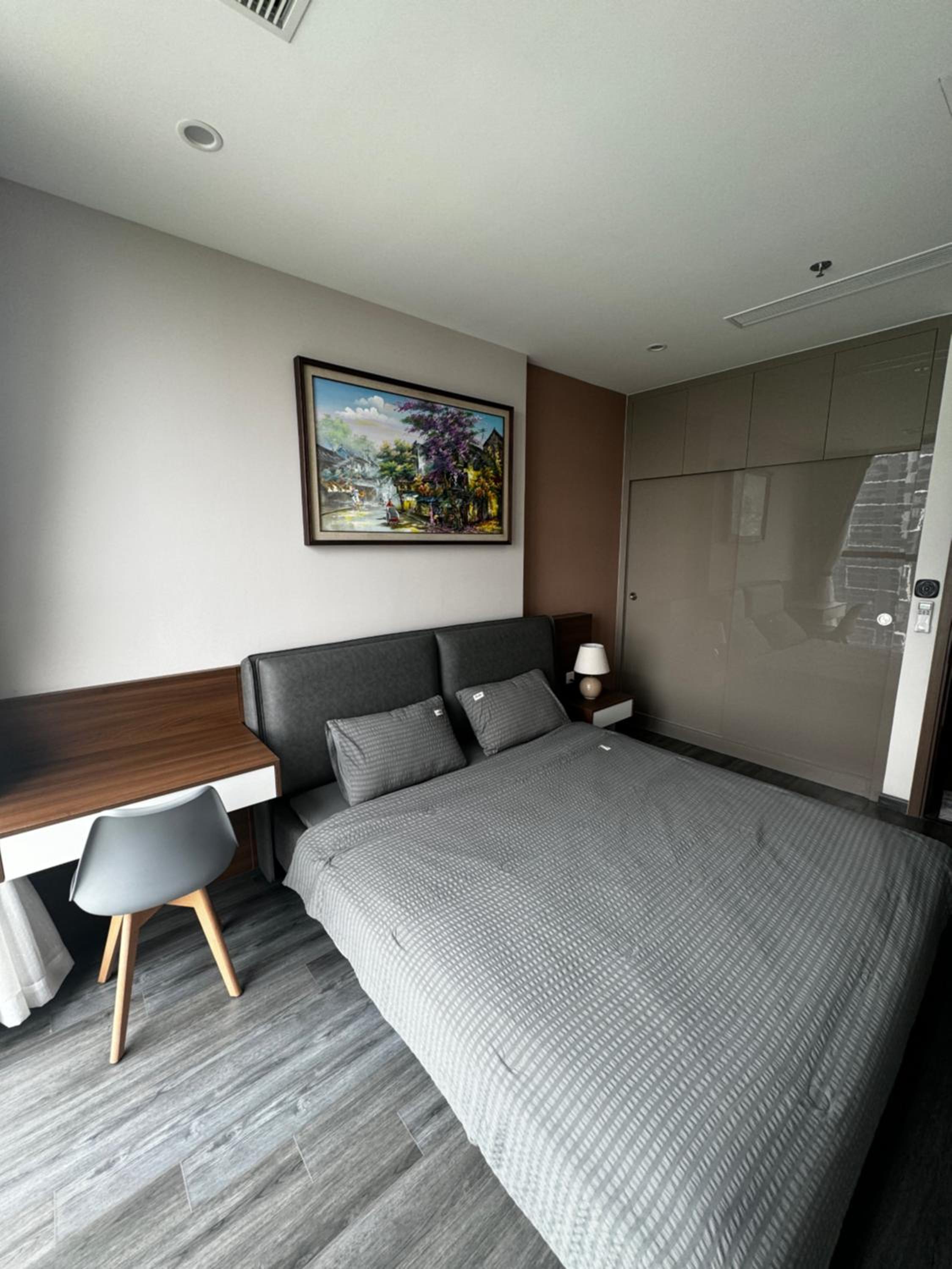 One-Bedroom Apartment photo 2