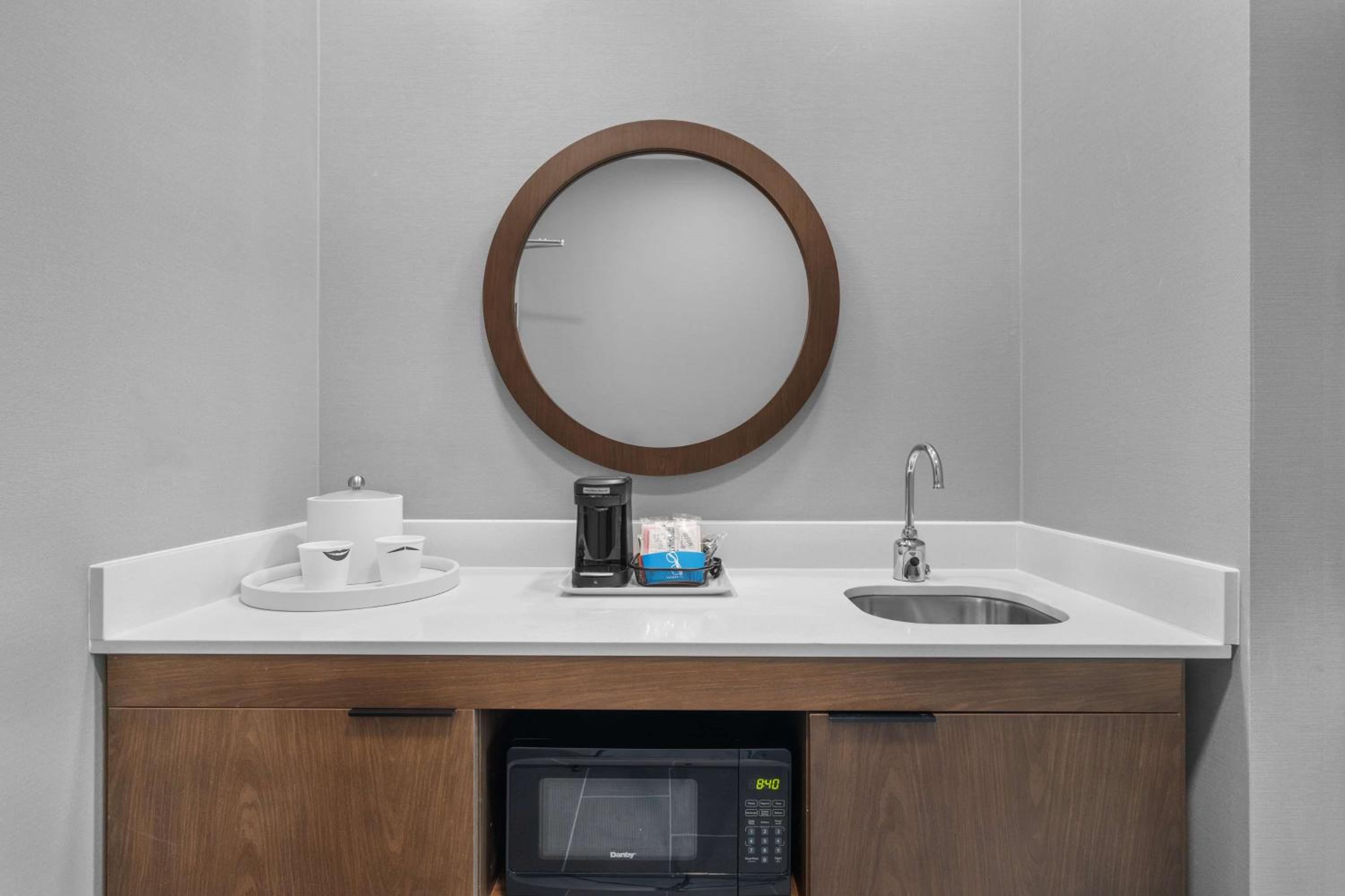 King Studio Suite - Photo 2