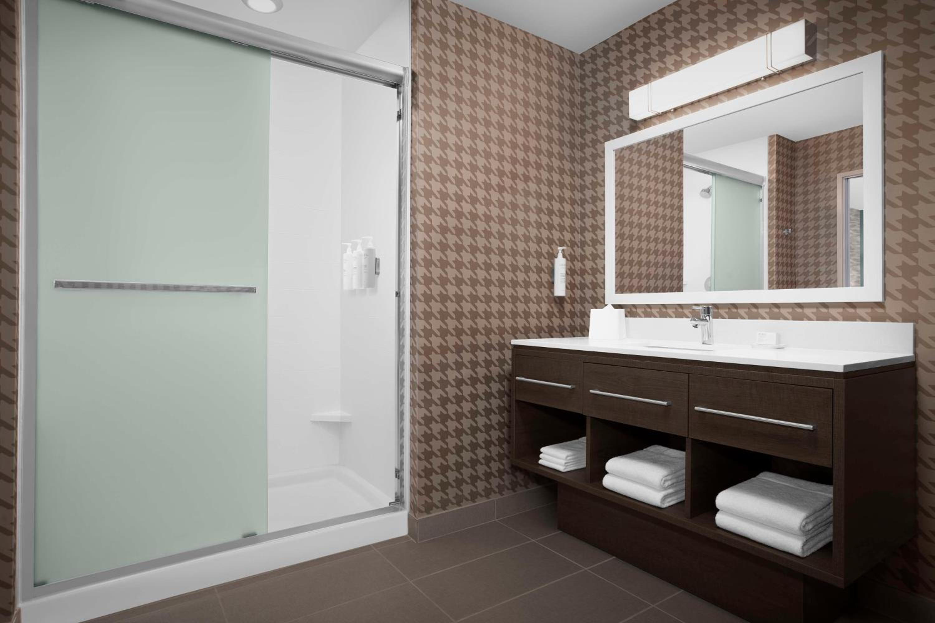 One-Bedroom King Suite - Photo 2