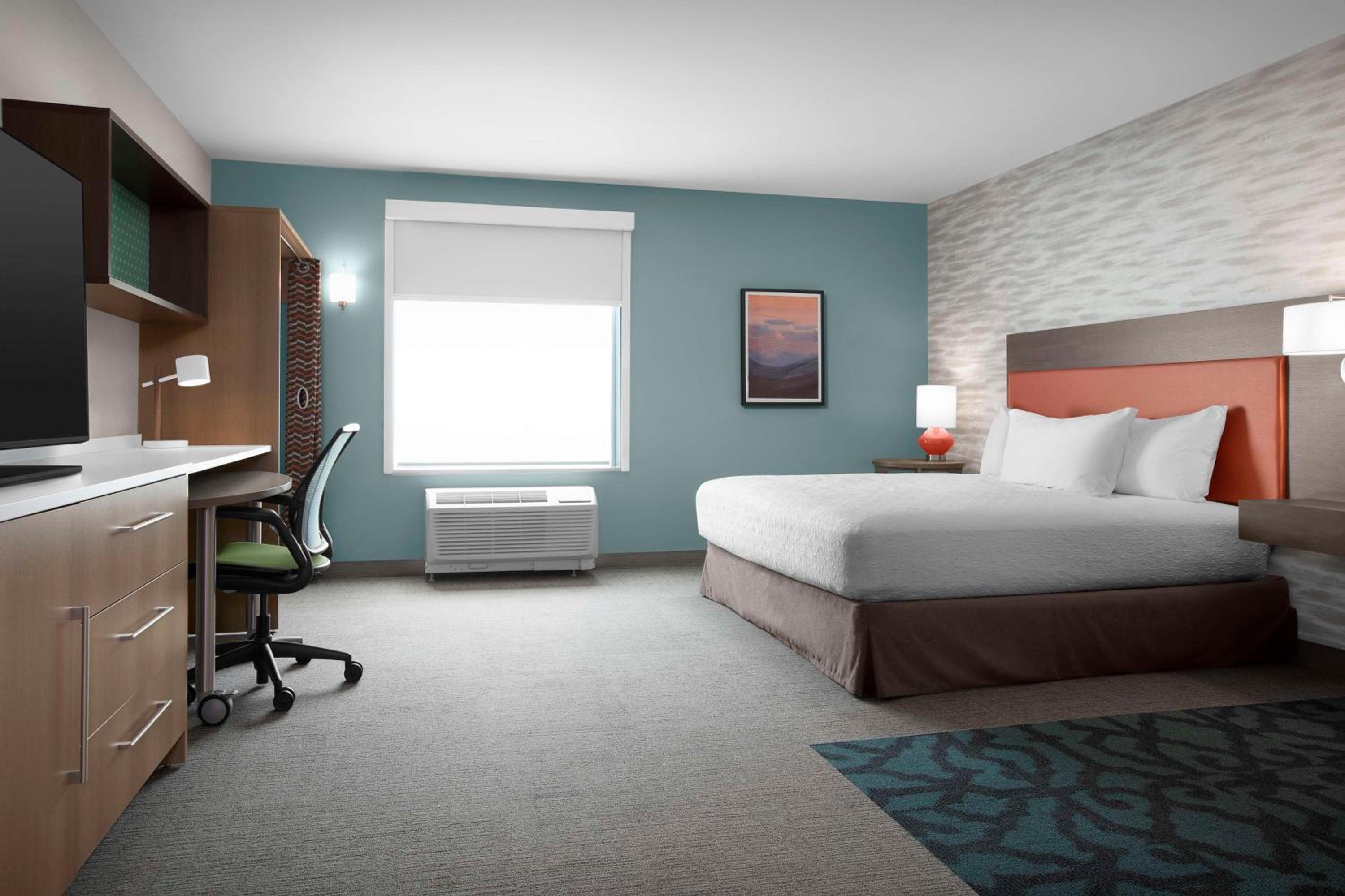 King Studio Suite with Accessible Tub - Mobility Access - Photo 1