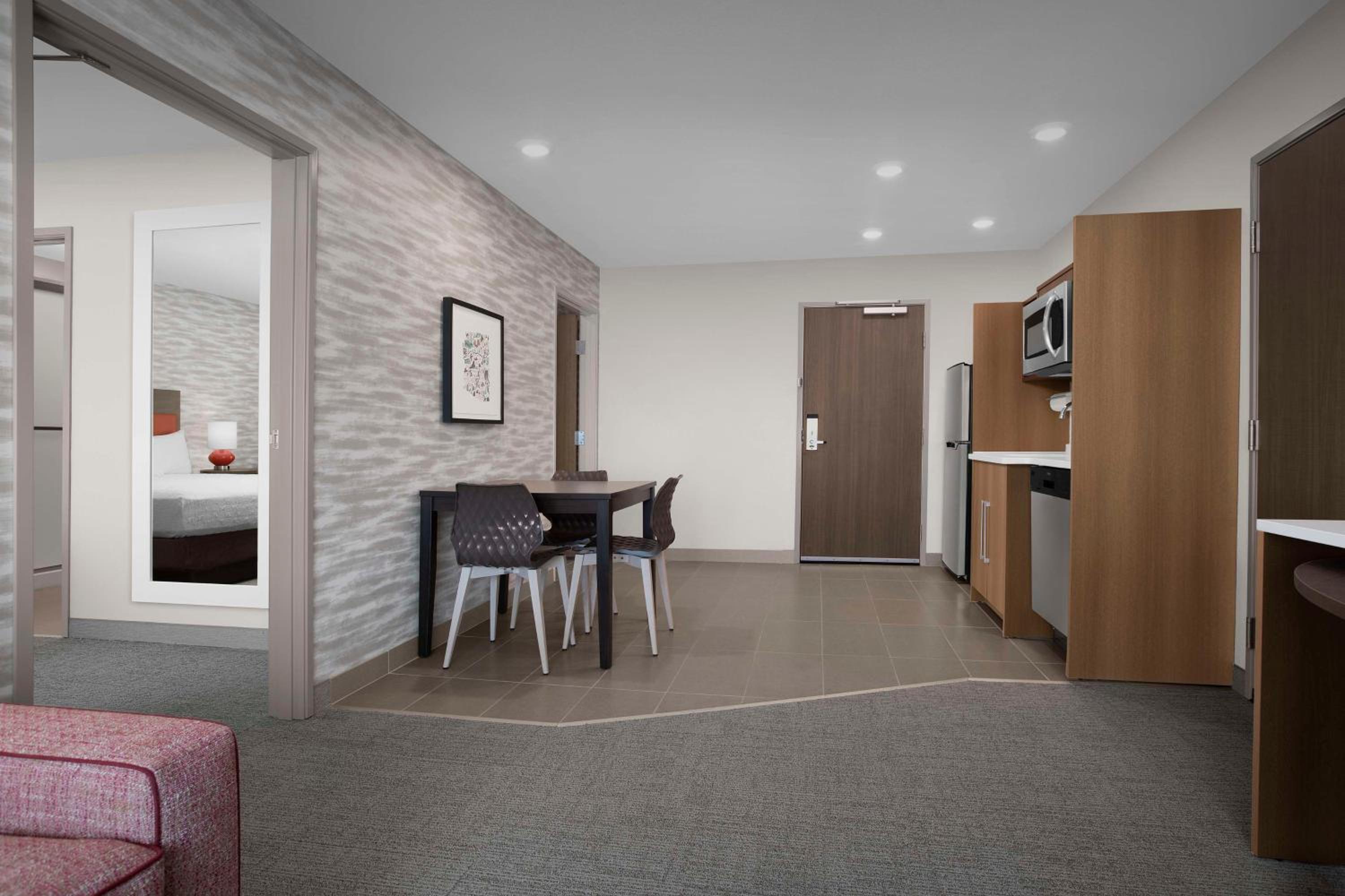 One-Bedroom King Suite - Photo 3