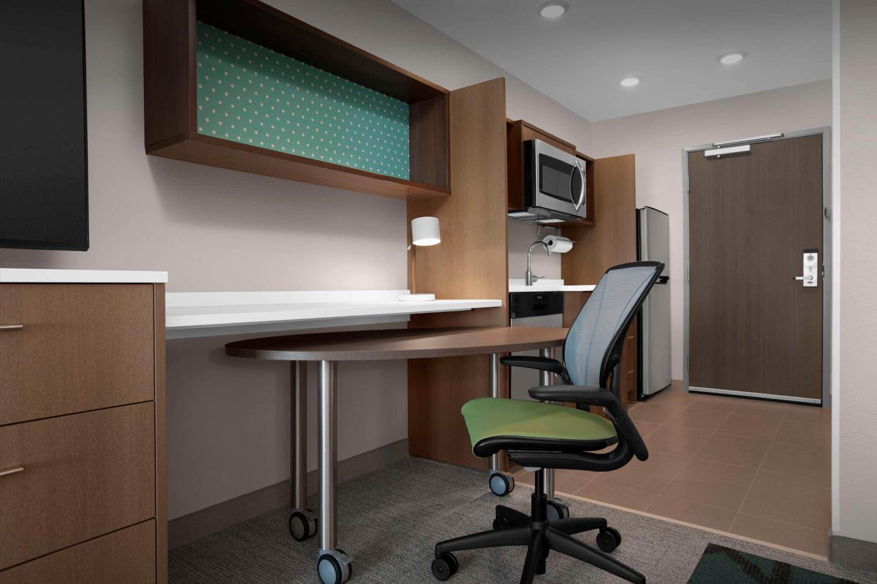Studio Suite with Two Queen Beds - Photo 2