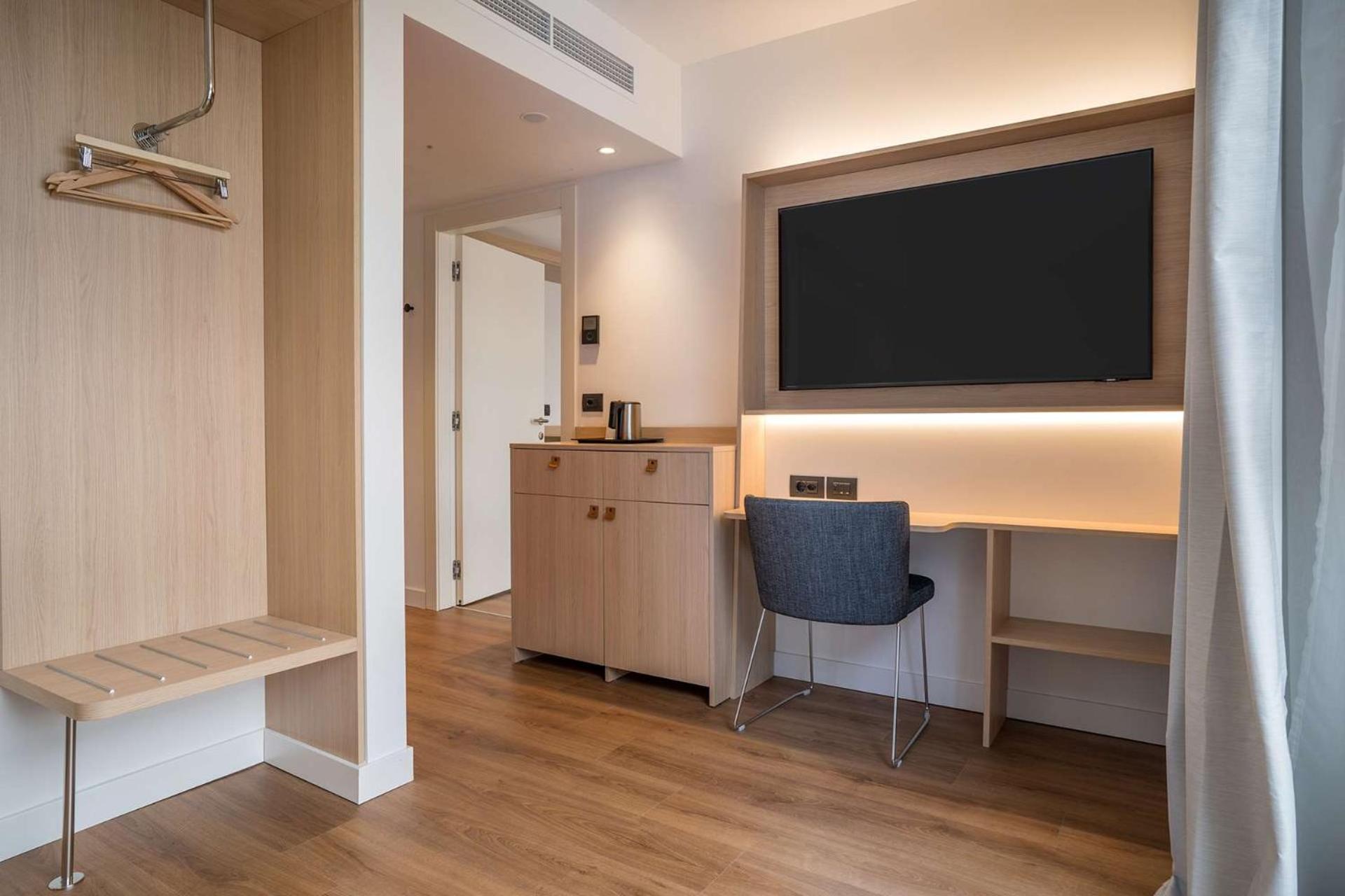 King Room with King Bed and Twin Beds