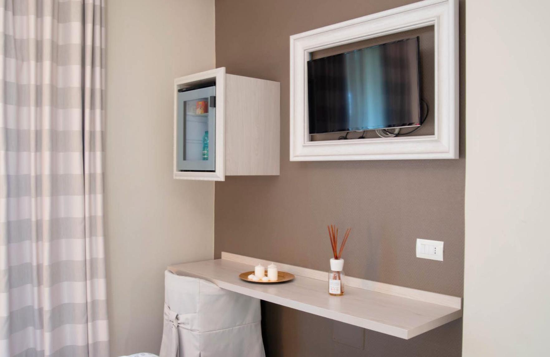 Double or Twin Room - Photo 11