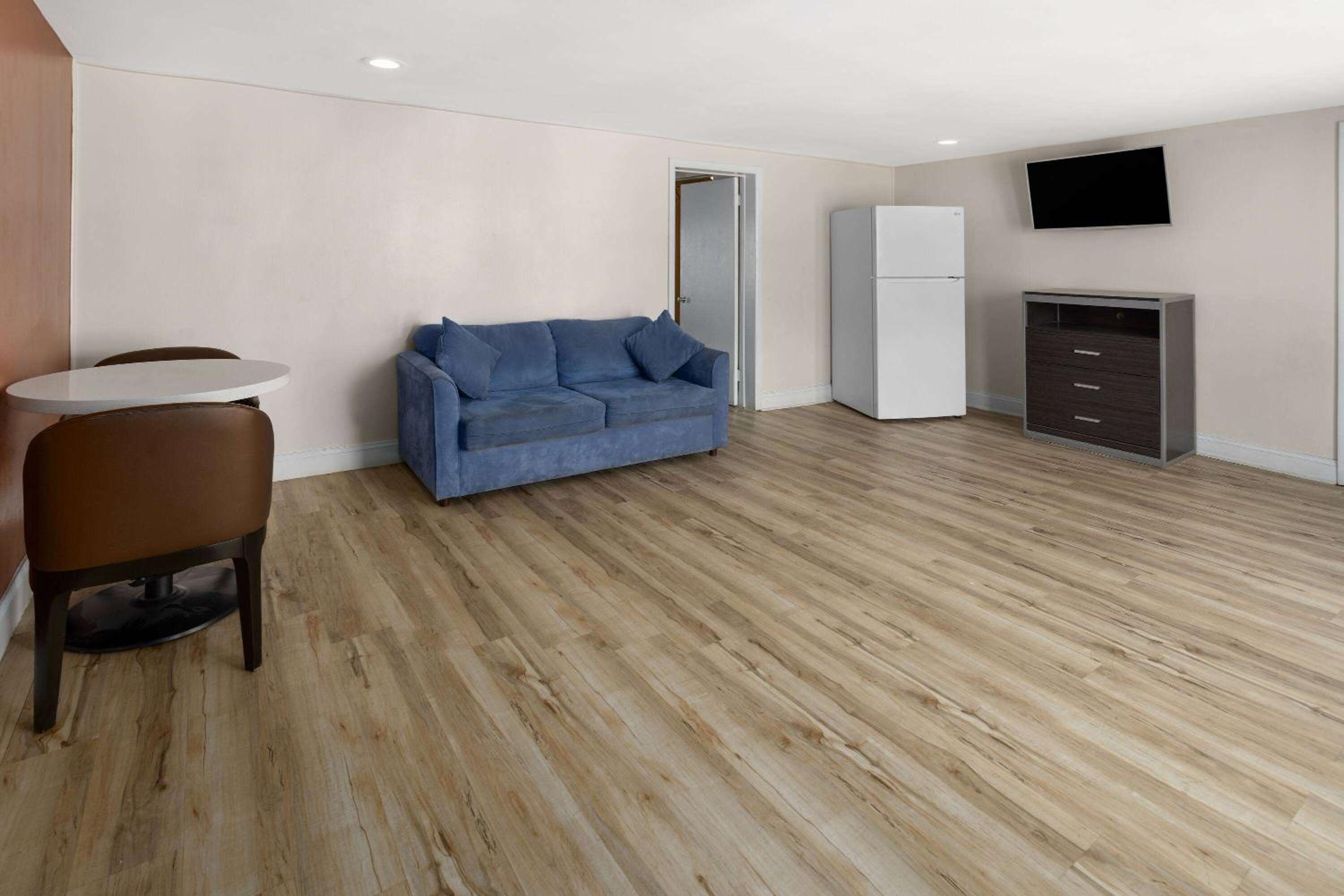 Two-Bedroom Suite with Four Queen Beds - Non-Smoking photo 1