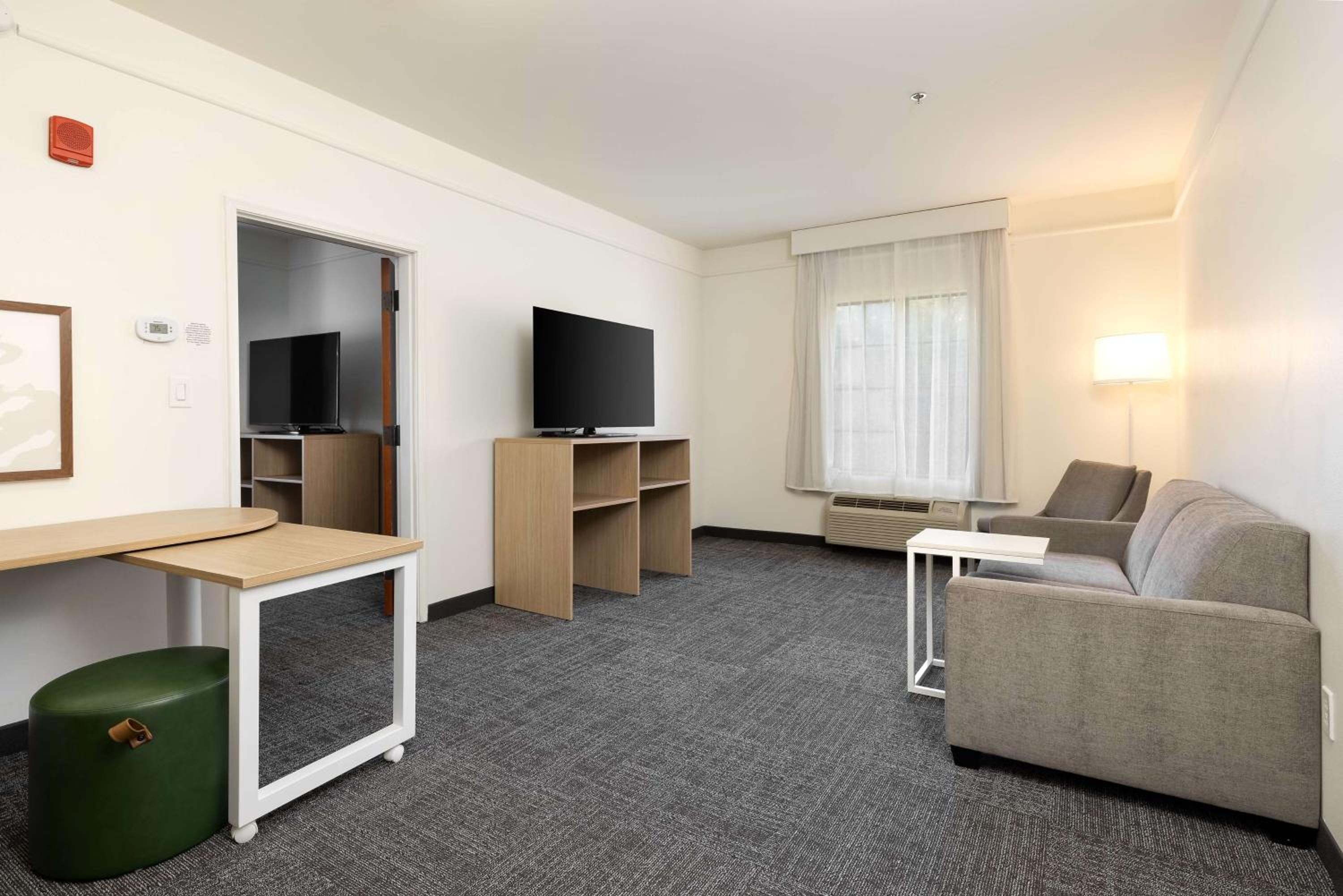 One-Bedroom King Suite - Photo 9