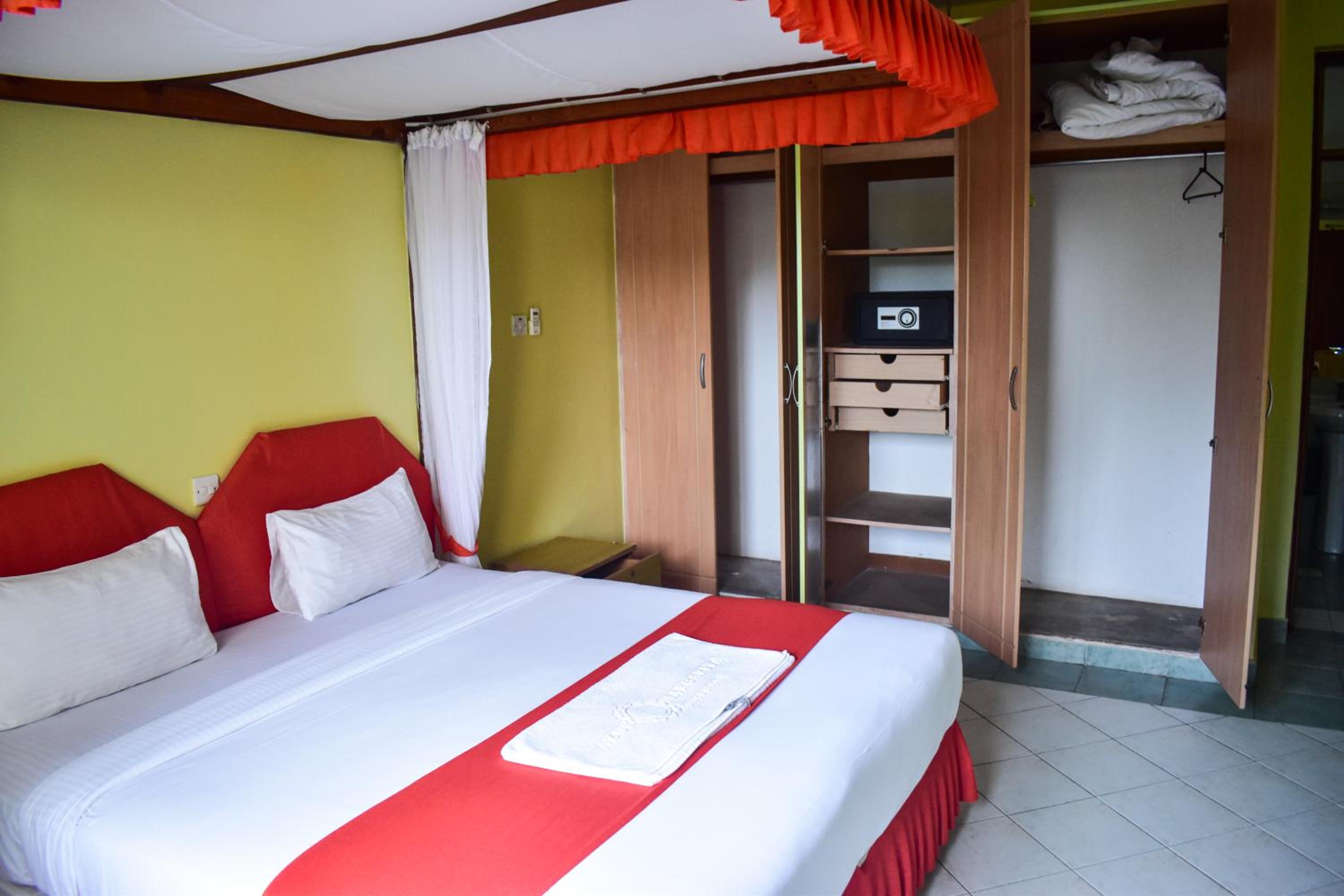Standard Double or Twin Room photo 1
