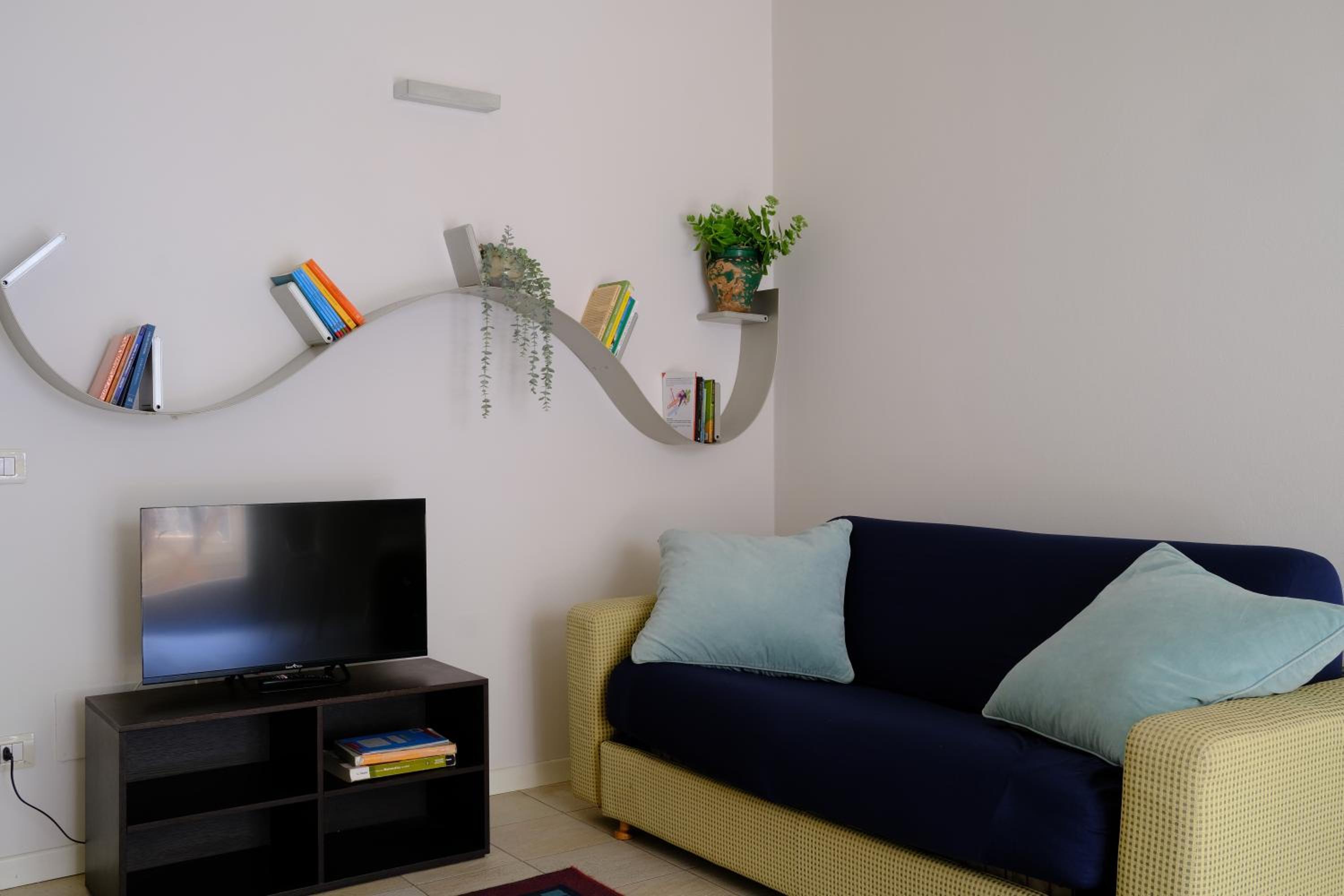 One-Bedroom Apartment photo 1