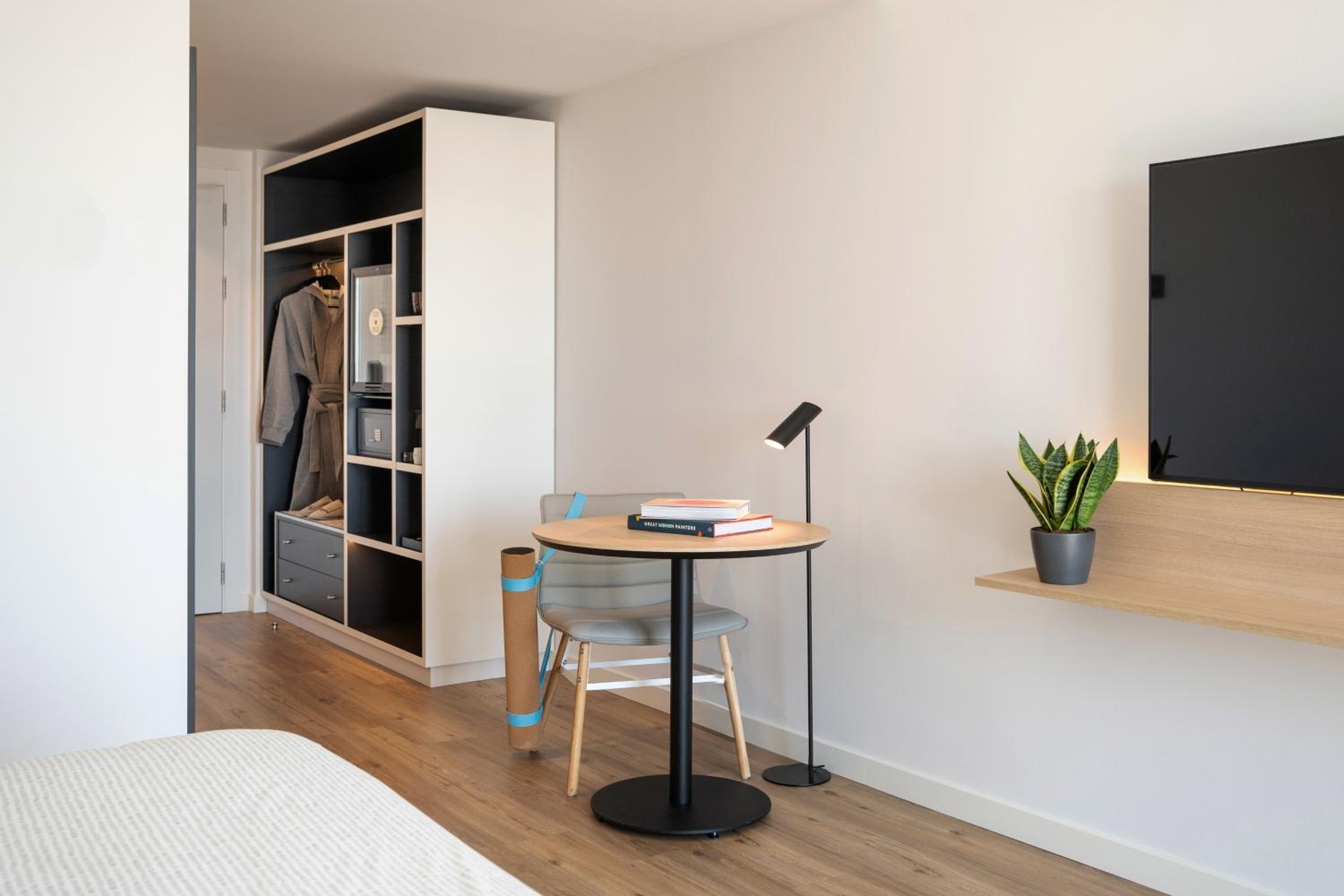 The Studio with Terrace