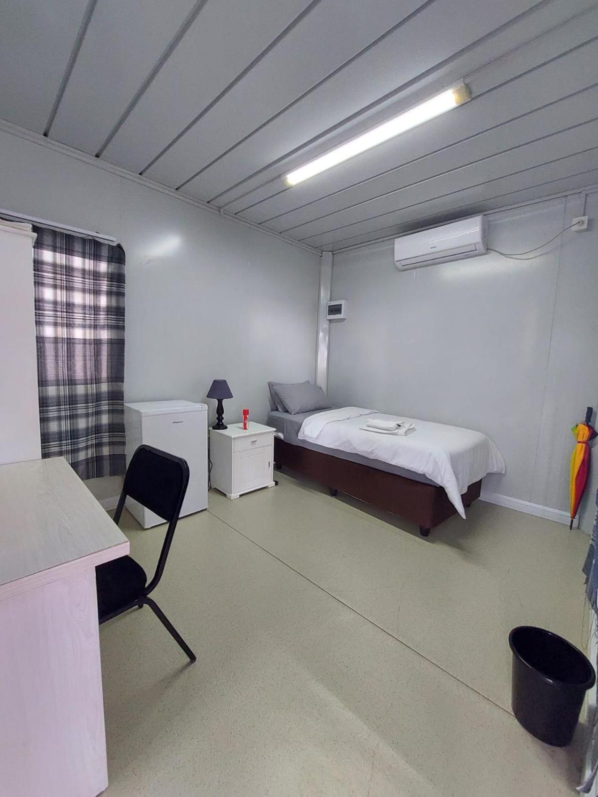 Single Room with Private Bathroom photo 2