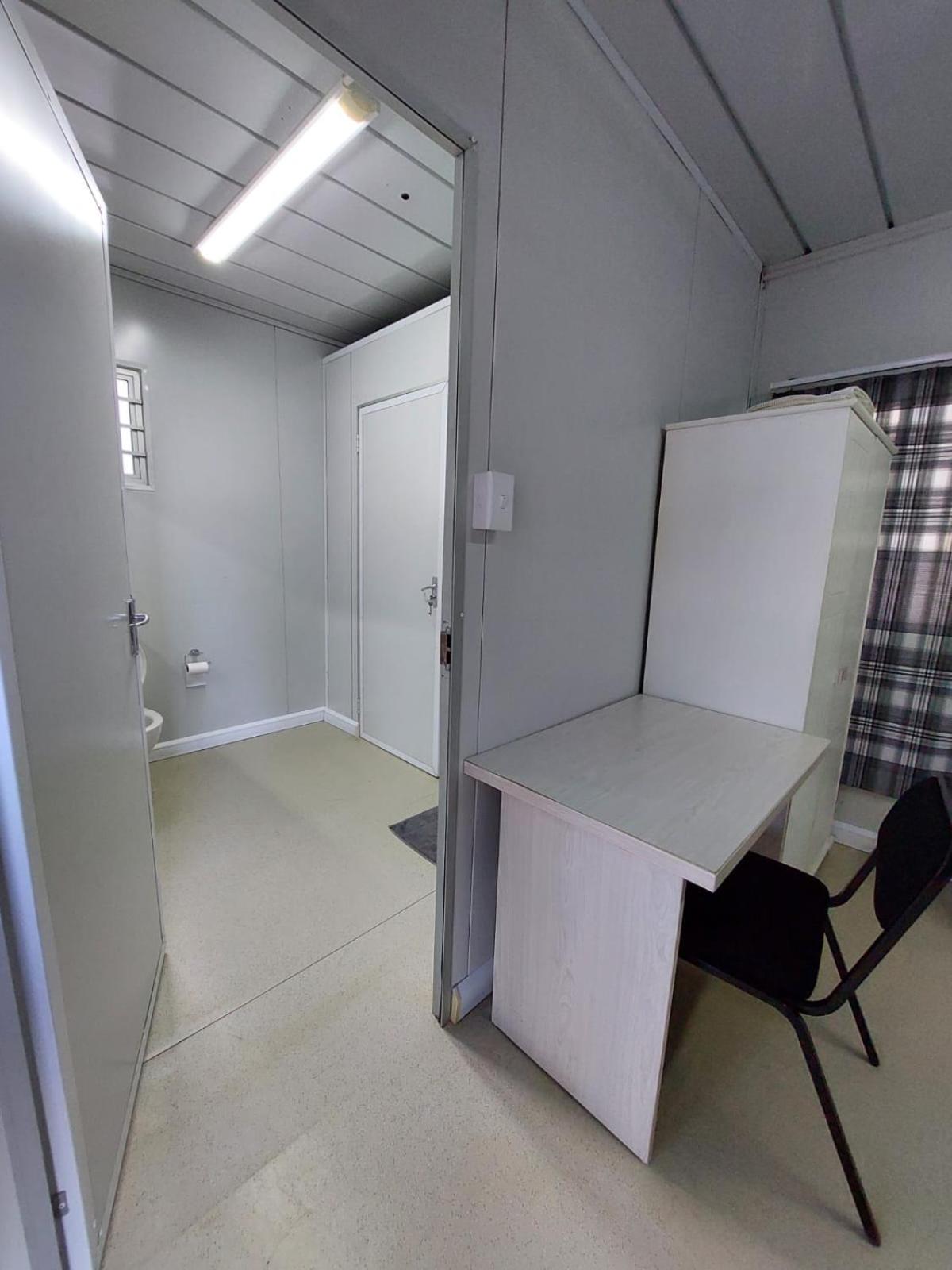 Single Room with Private Bathroom photo 3