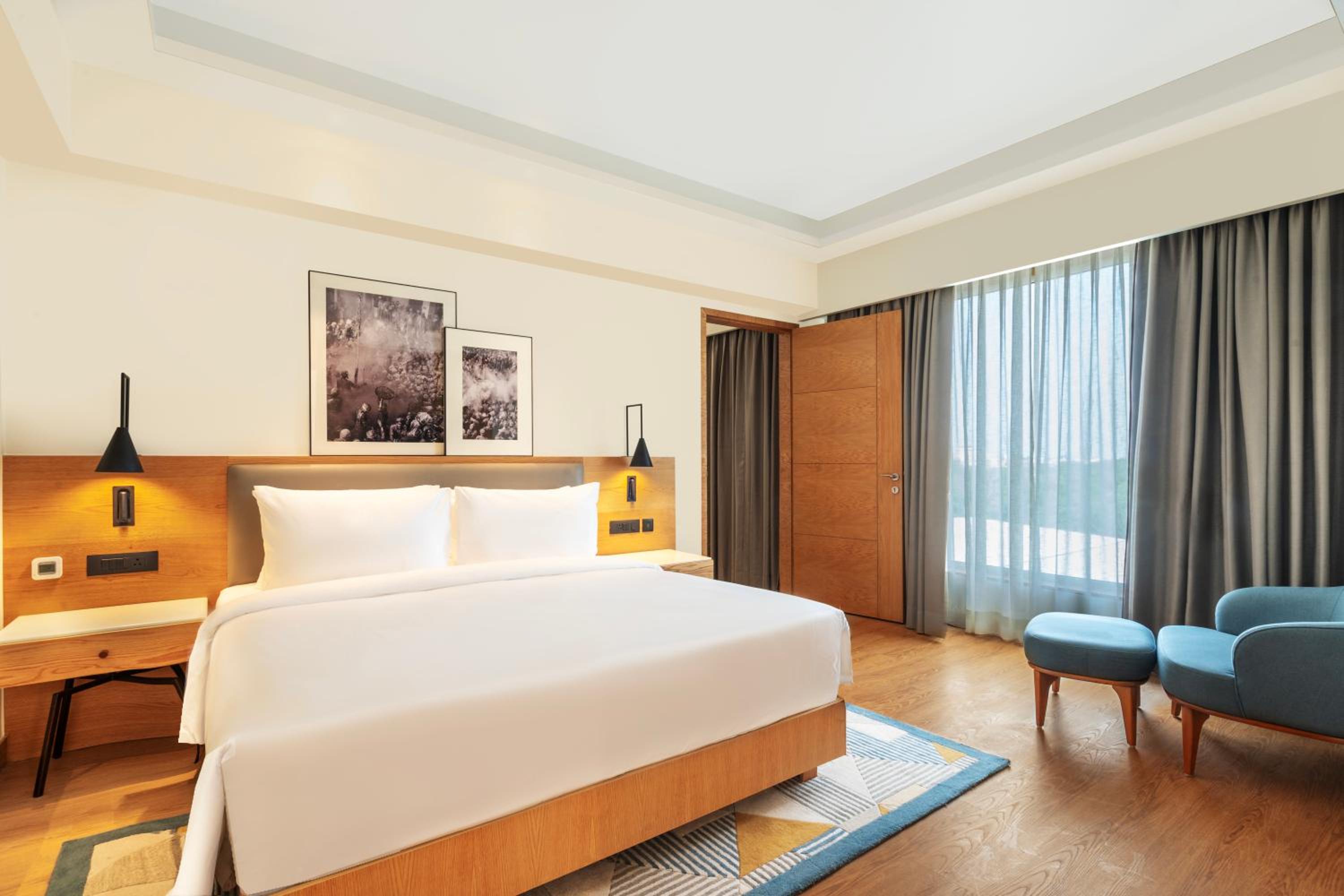 One-Bedroom Suite with Early Check-In upto 2 hours (subject to availability)   - Photo 1