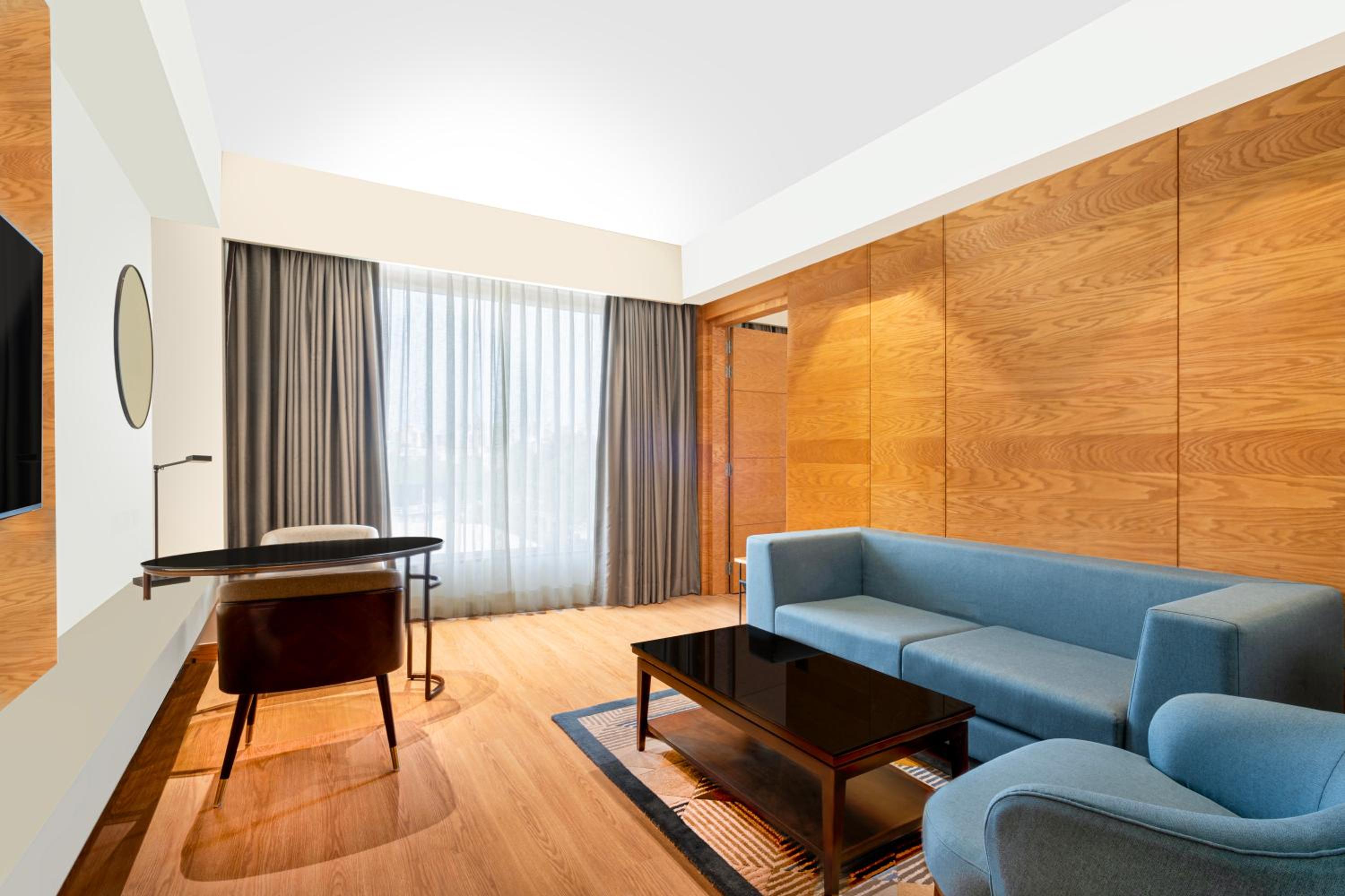 One-Bedroom Suite with Early Check-In upto 2 hours (subject to availability)   - Photo 2