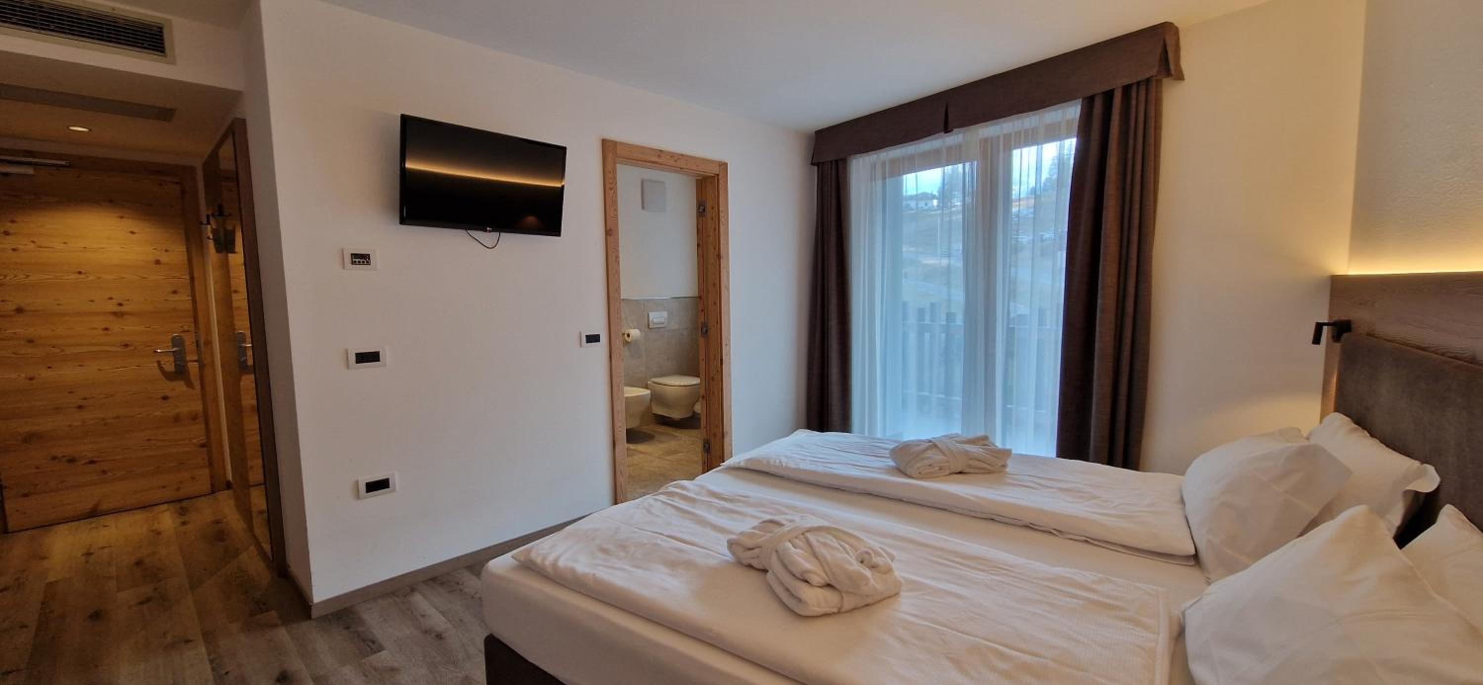 Deluxe Queen Room