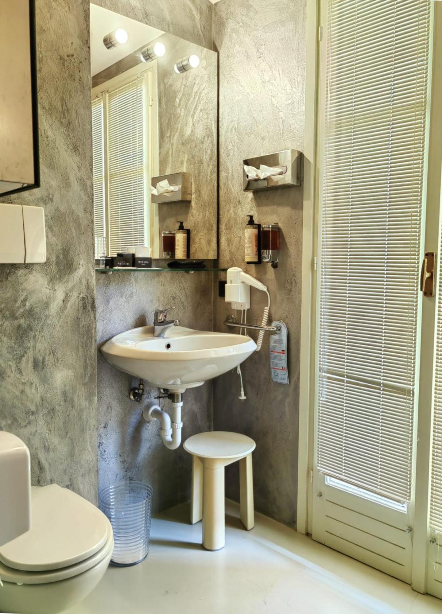 Studio Apartment - Photo 2