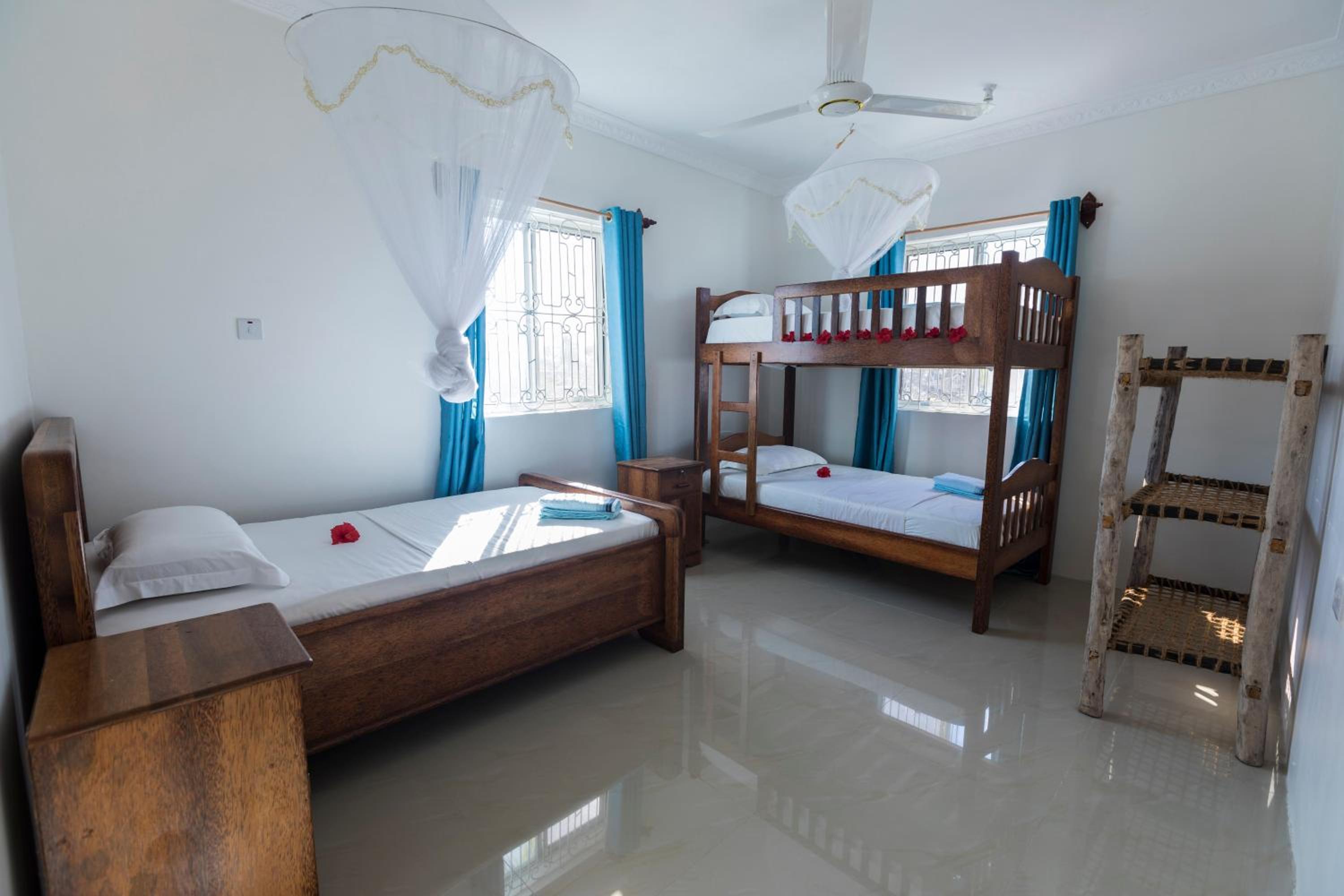 Triple Room with Private Bathroom photo 1