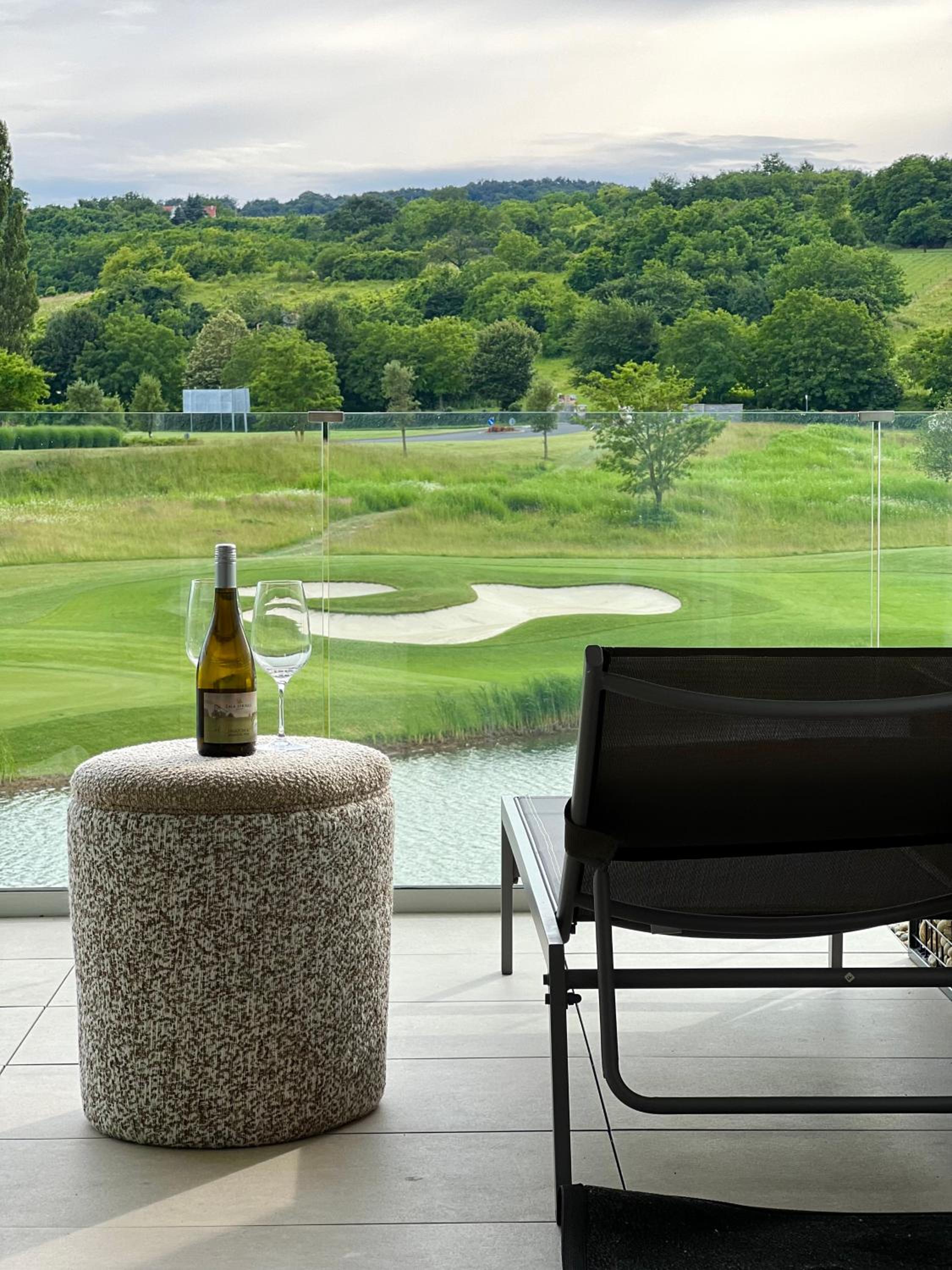 Luxury Lake View Boutique Suite photo 1