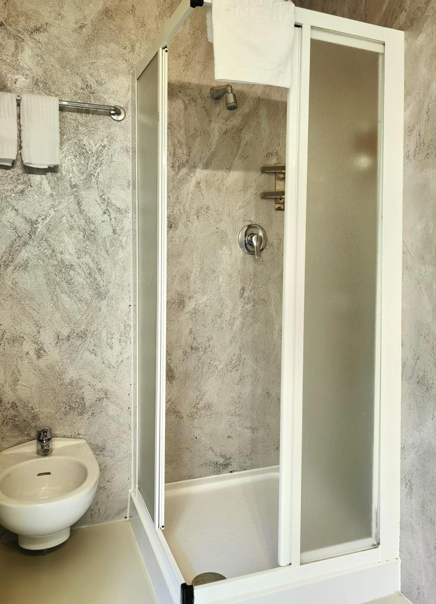 Studio Apartment - Photo 3