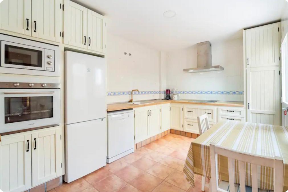 Three-Bedroom House photo 2