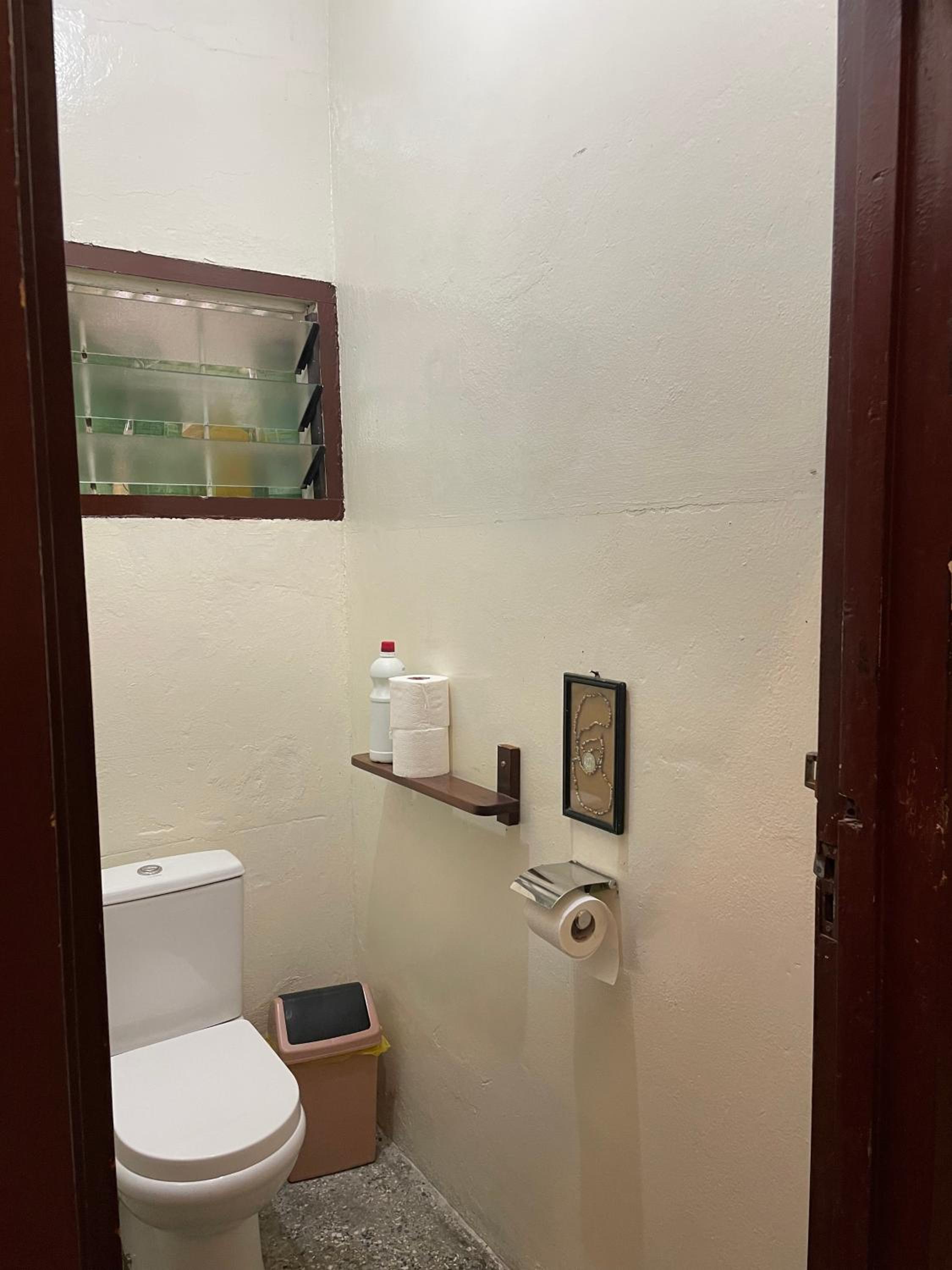 Queen Room with Shared Bathroom photo 1