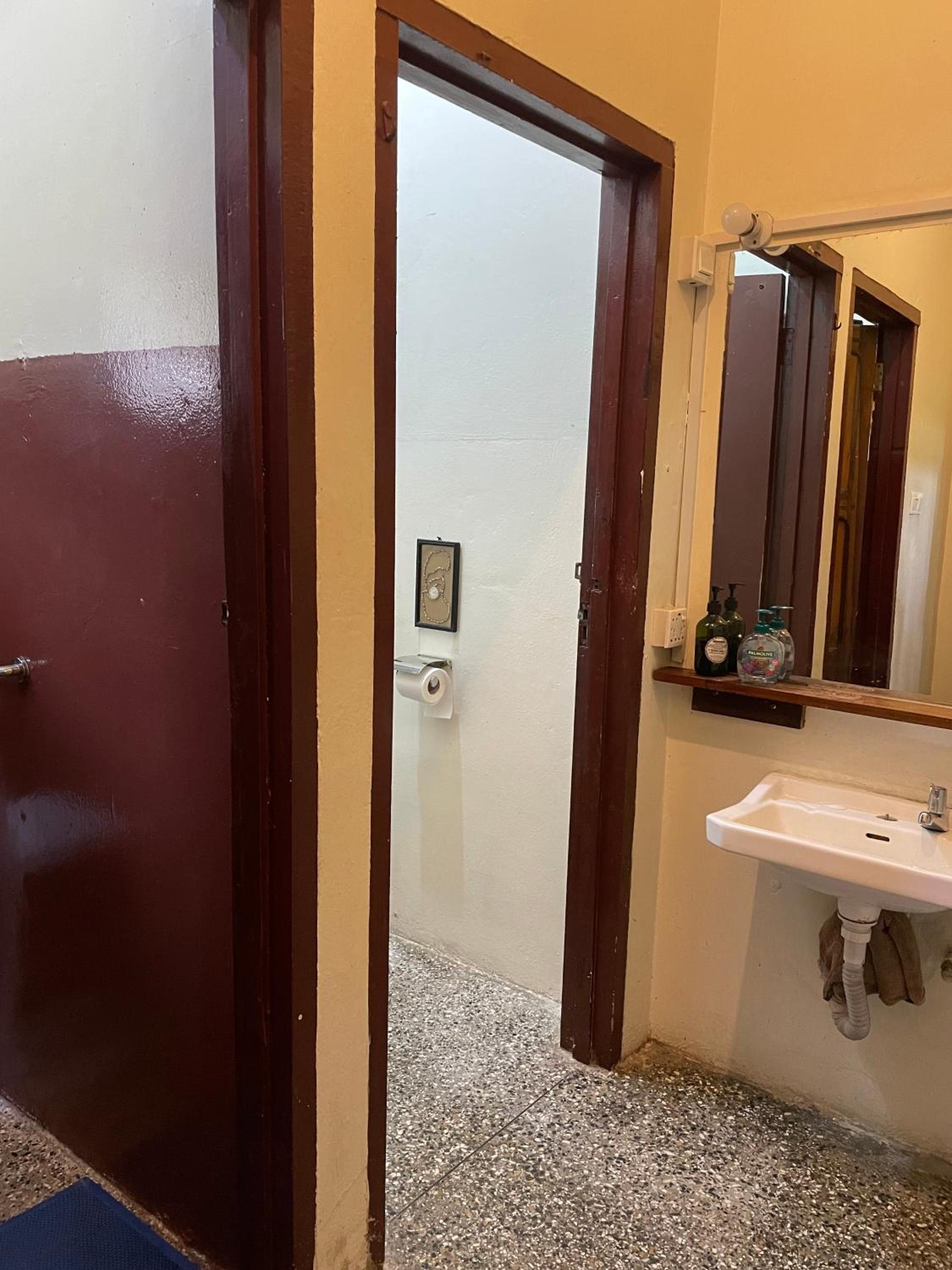 Queen Room with Shared Bathroom photo 2